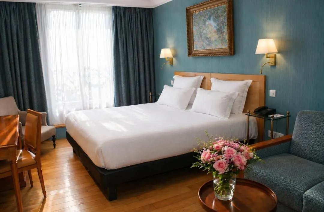Bed in Le Littré