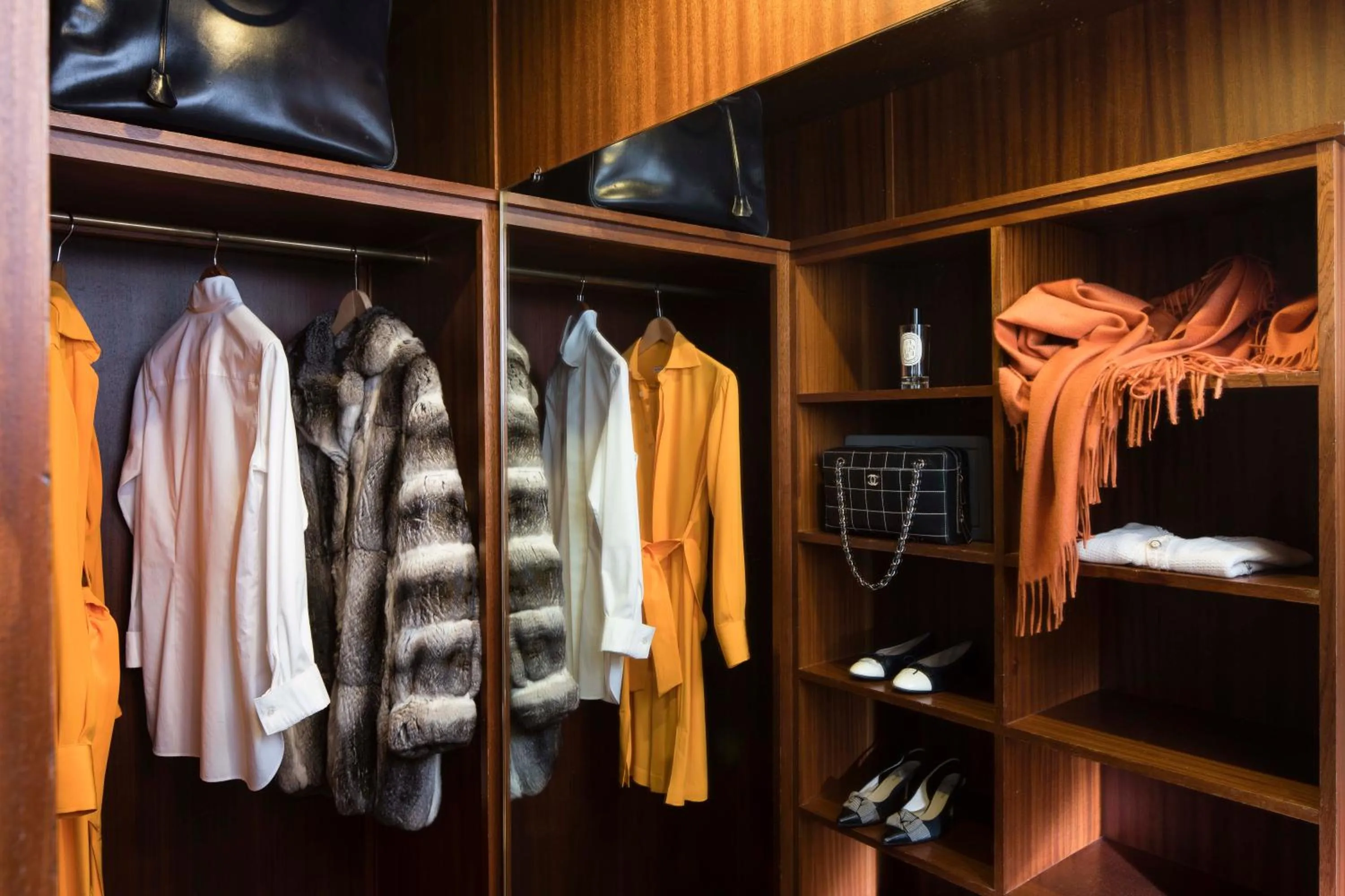 wardrobe in Le Littré