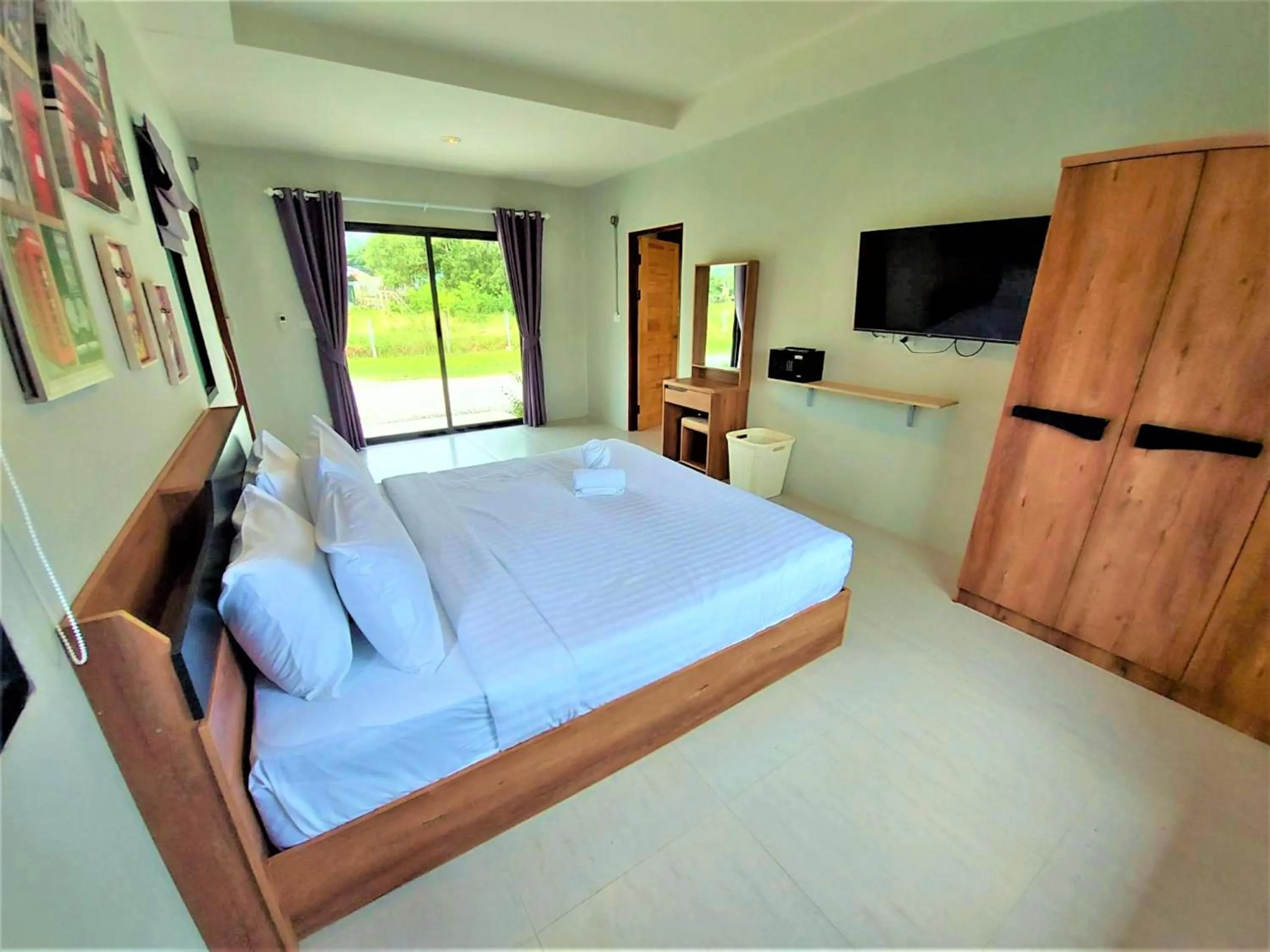 Bedroom, Bed in Malinee Resort