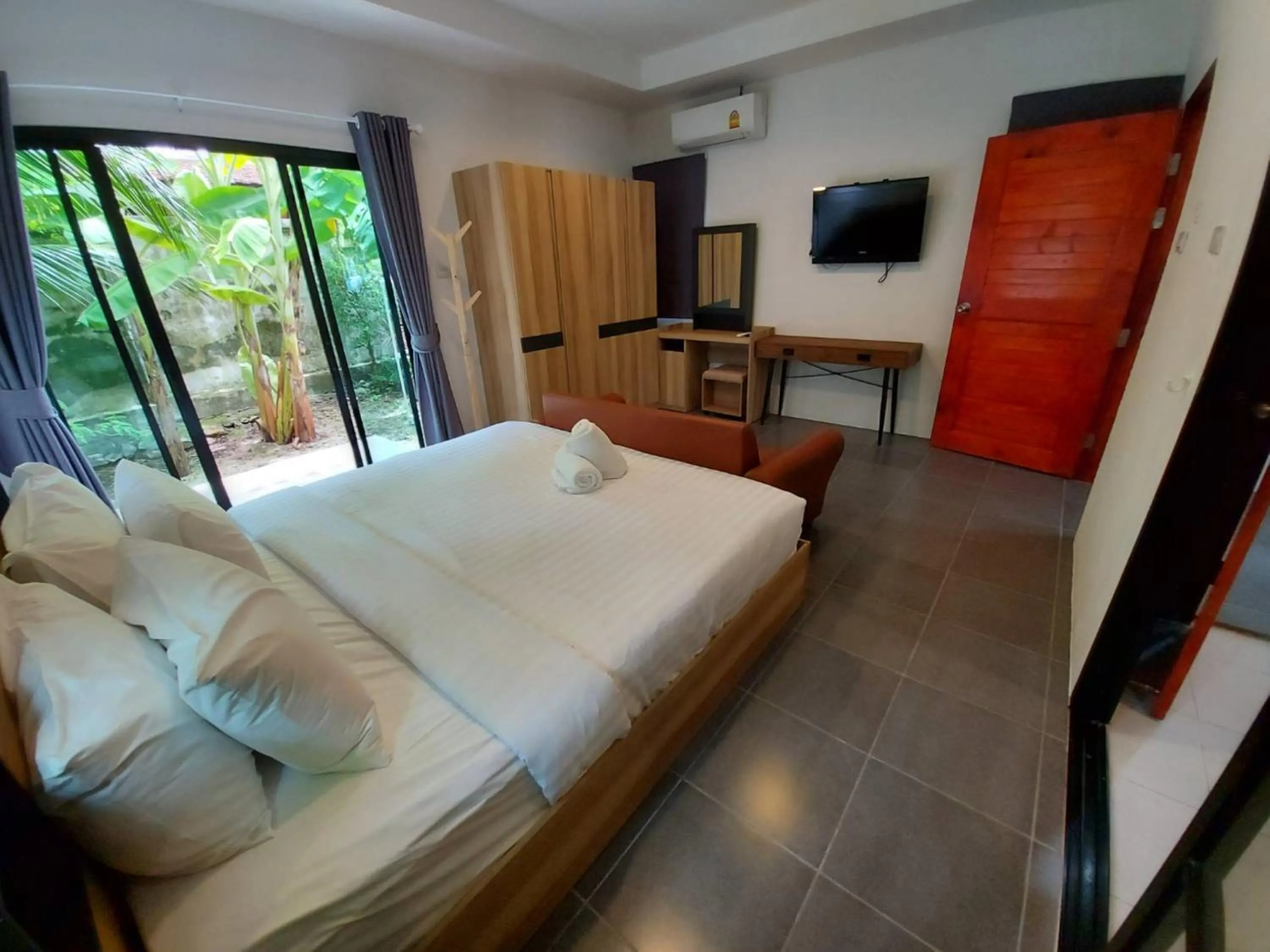 Bathroom, Bed in Malinee Resort