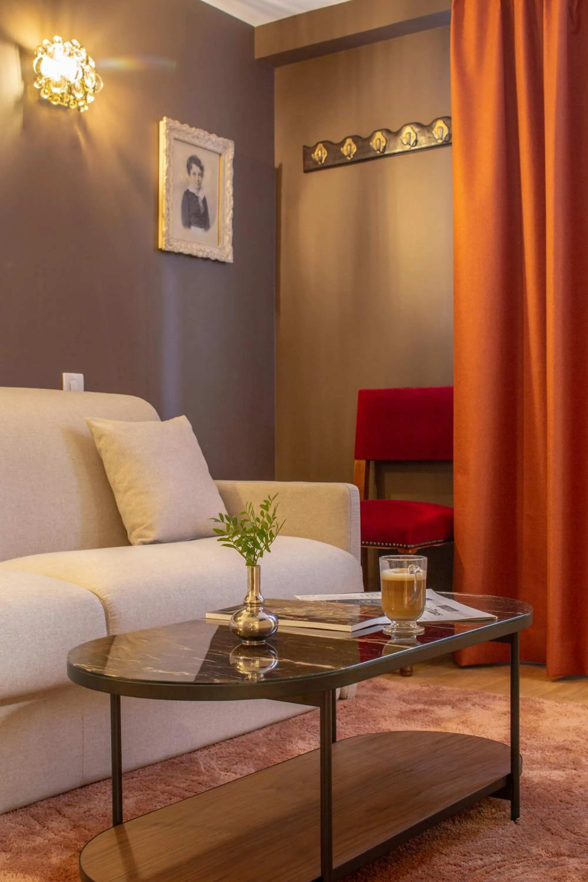 Seating area in Hotel Des Deux Continents