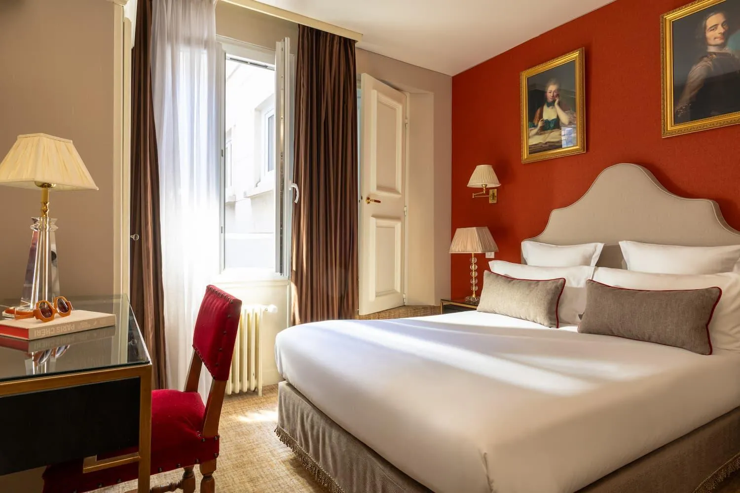 Bedroom, Bed in Hotel Des Deux Continents