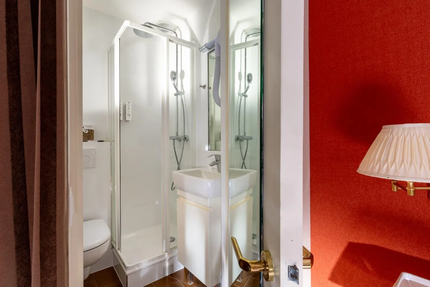 Bathroom in Hotel Des Deux Continents