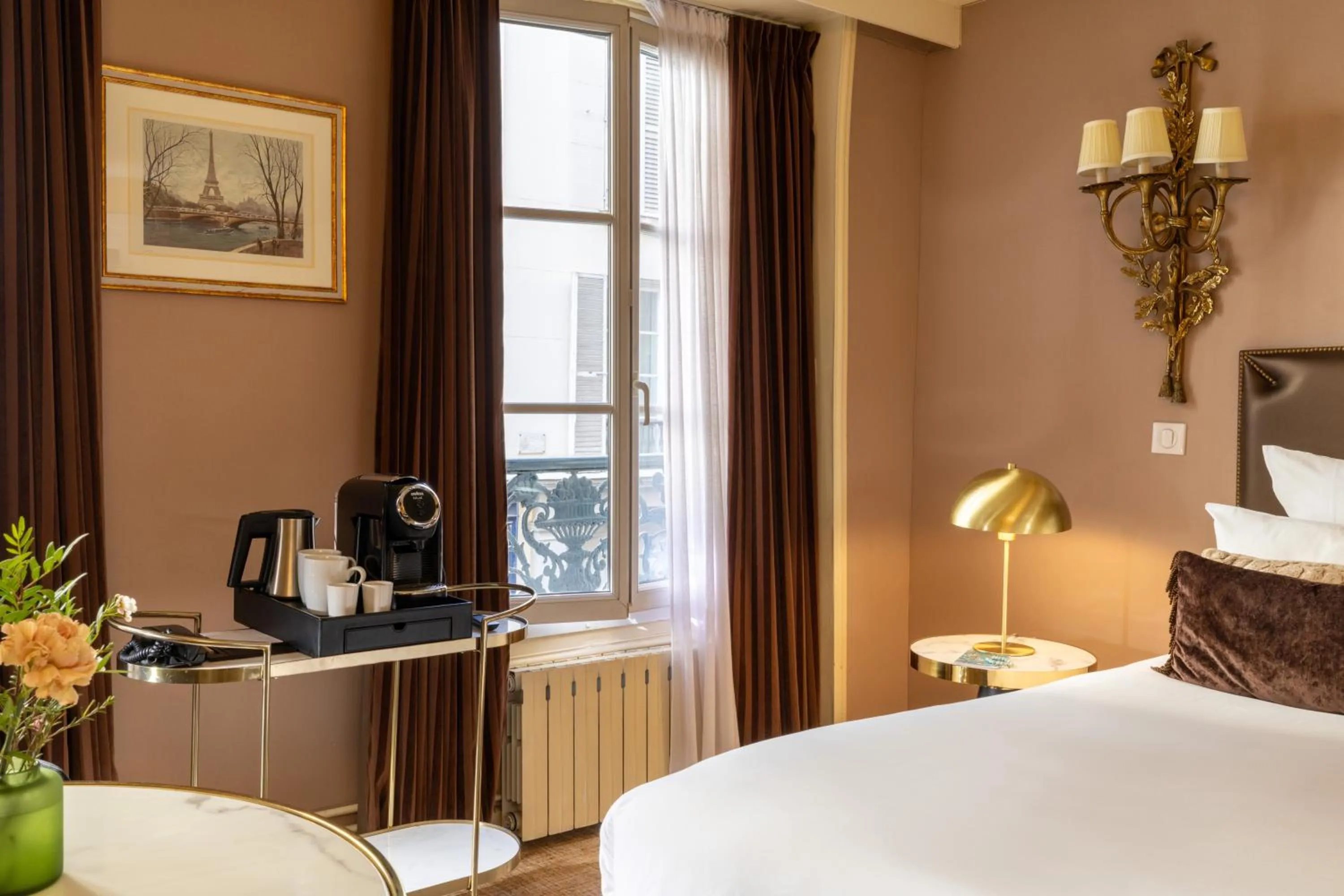 Bedroom, Bed in Hotel Des Deux Continents