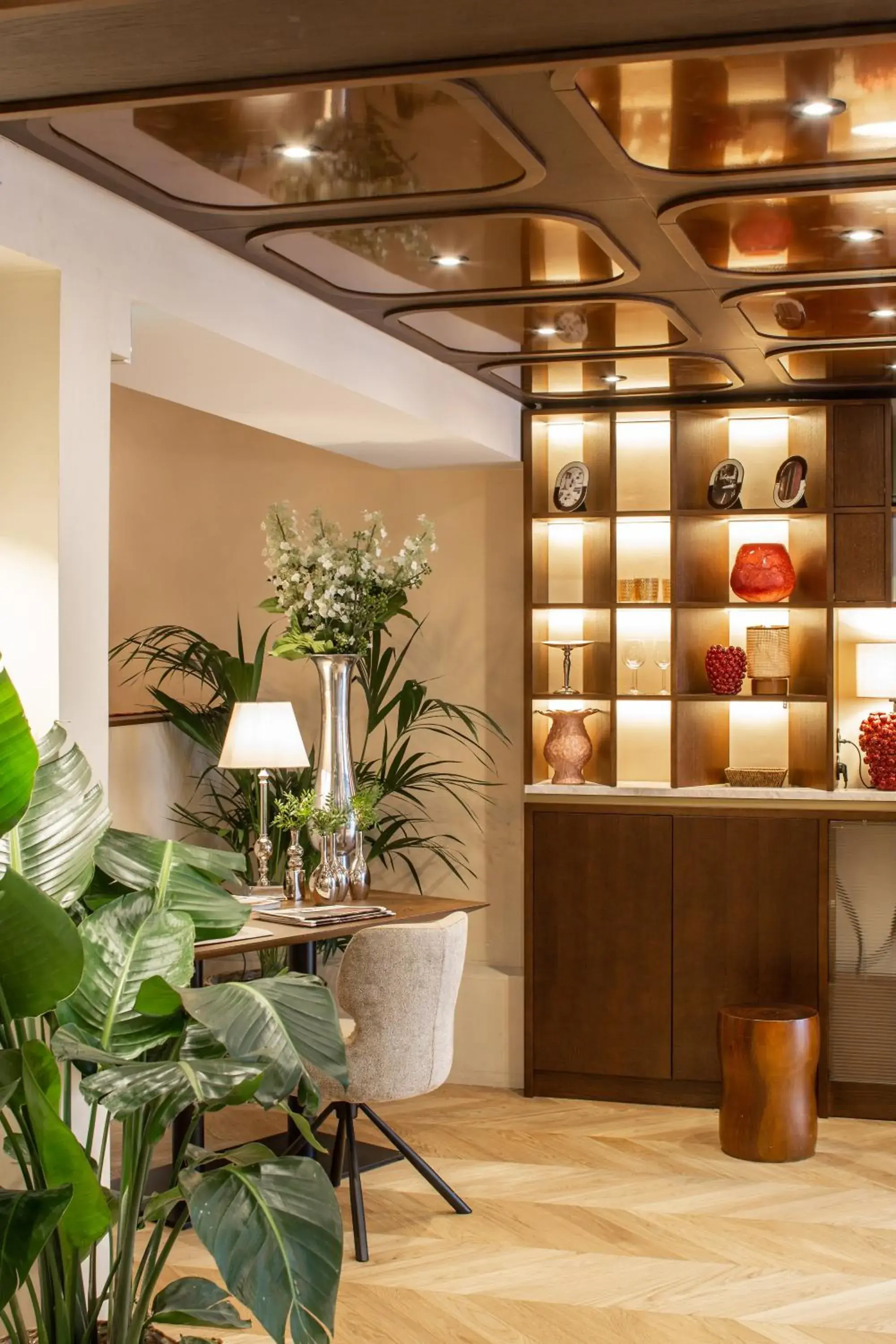 Lounge or bar in Hotel Des Deux Continents Lounge or bar in Hotel Des Deux Continents