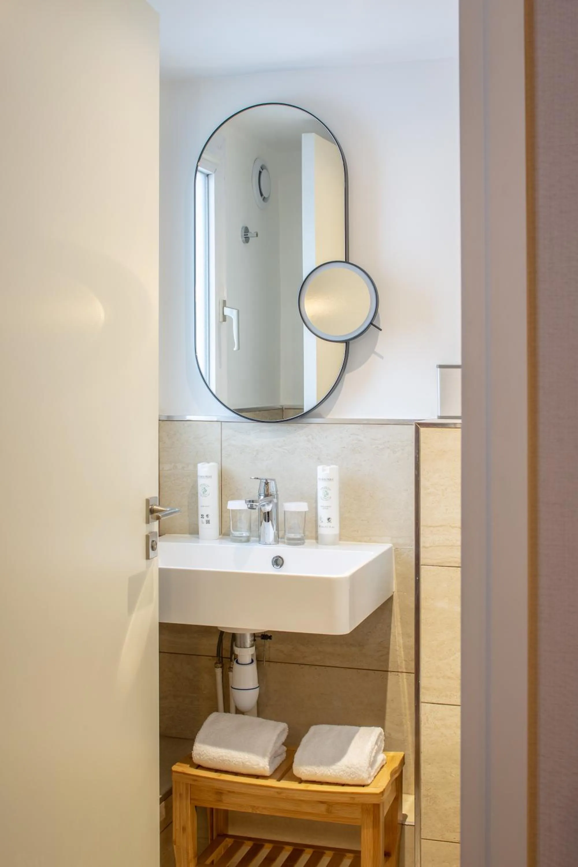 Bathroom in Hotel Des Deux Continents