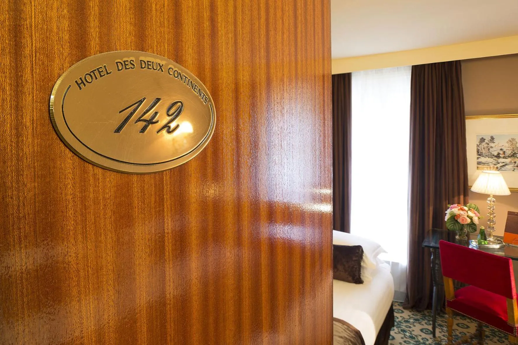 Bedroom in Hotel Des Deux Continents