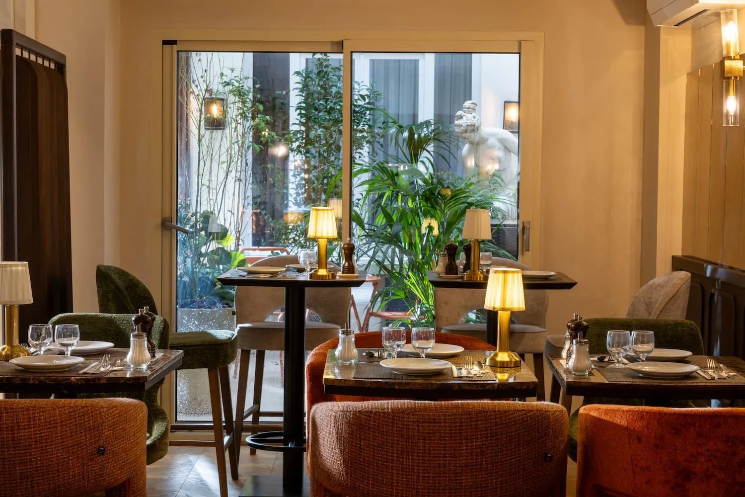 Breakfast in Hotel Des Deux Continents