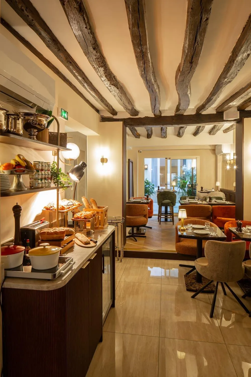 Breakfast in Hotel Des Deux Continents