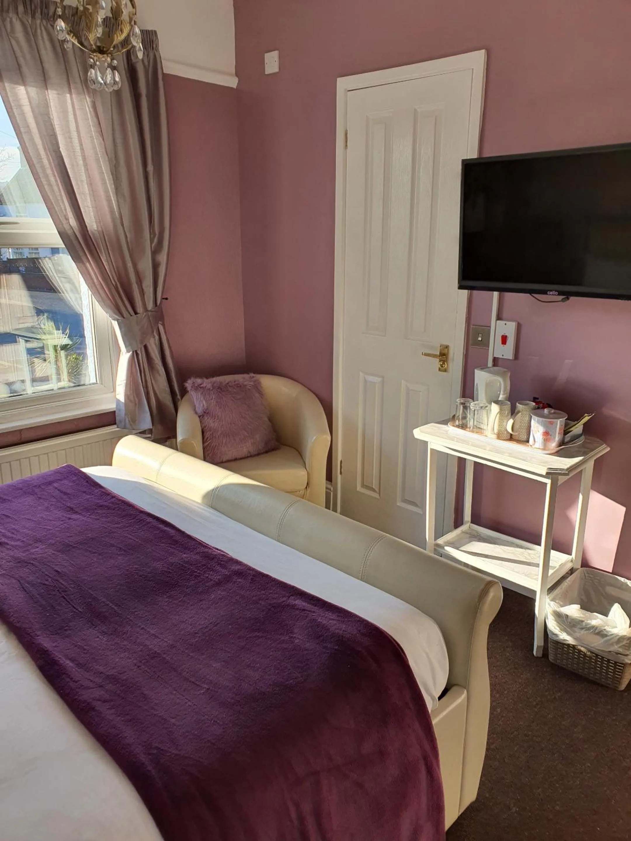 Bedroom, Bed in Hooray Henrys Sheringham