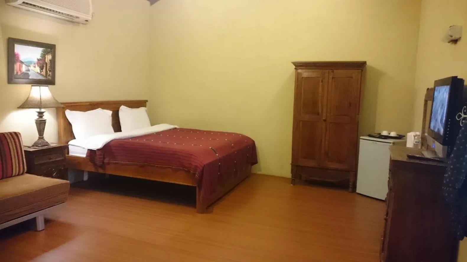 Photo of the whole room, Bed in Monet Garden Coffee Farm