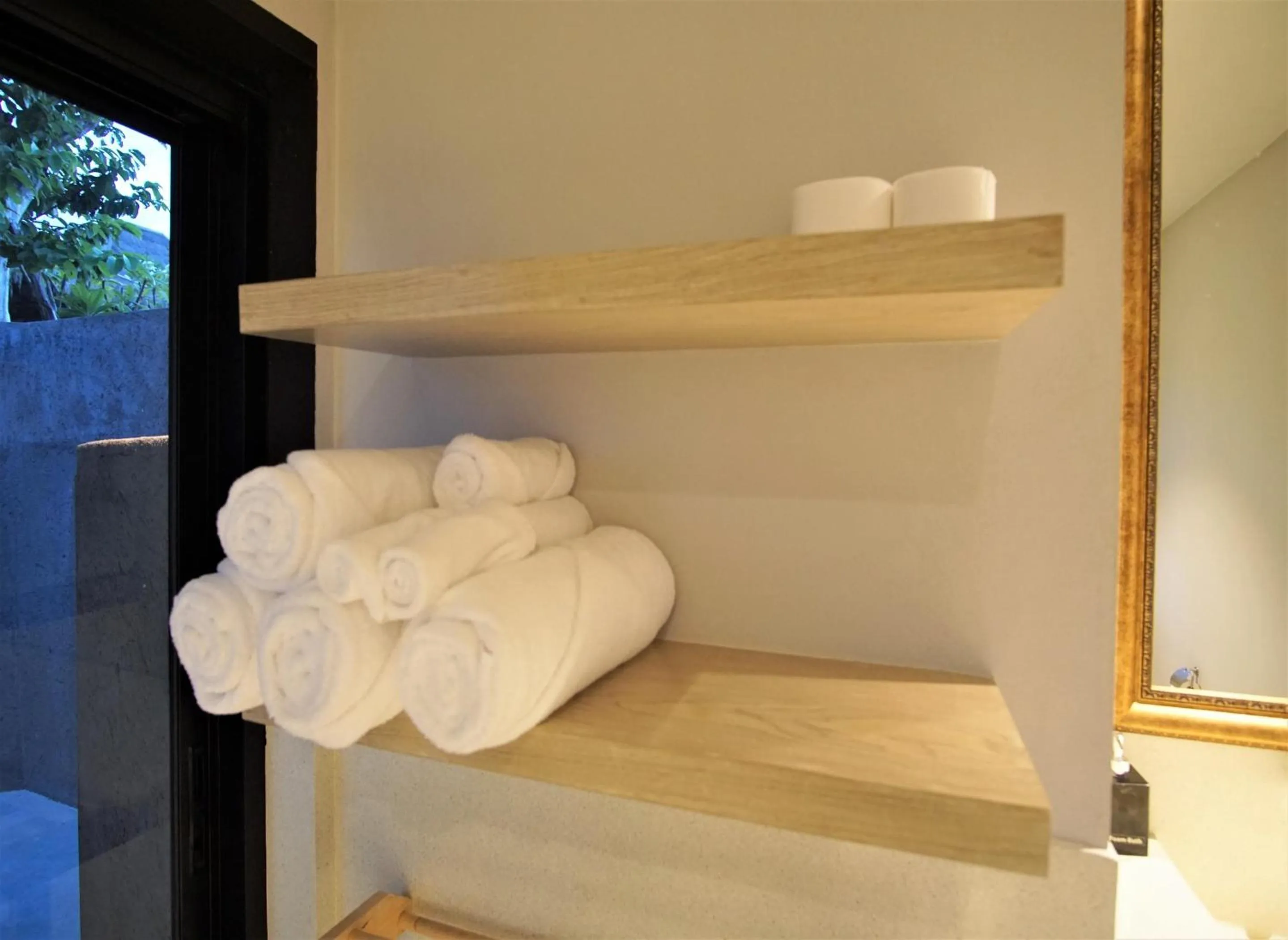 Bathroom, Bed in Hideaway