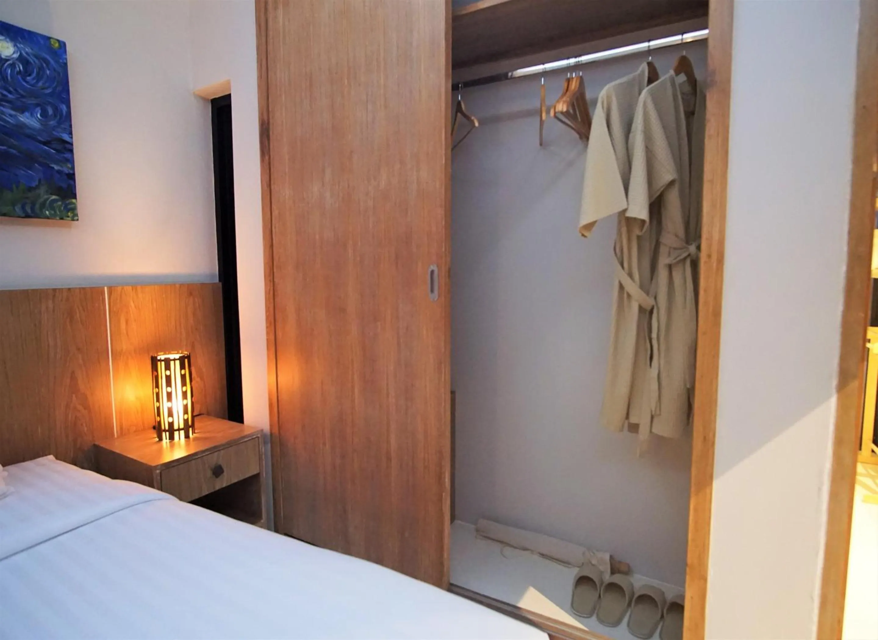 Bedroom, Bed in Hideaway