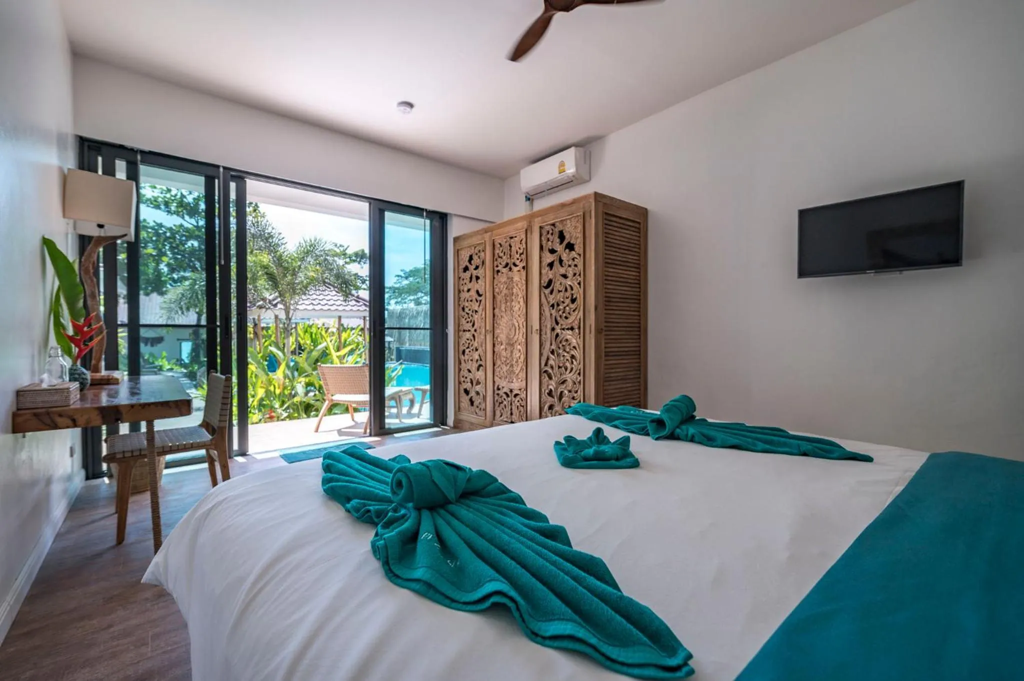 Bed in By The Sea Koh Mak Boutique Guesthouse