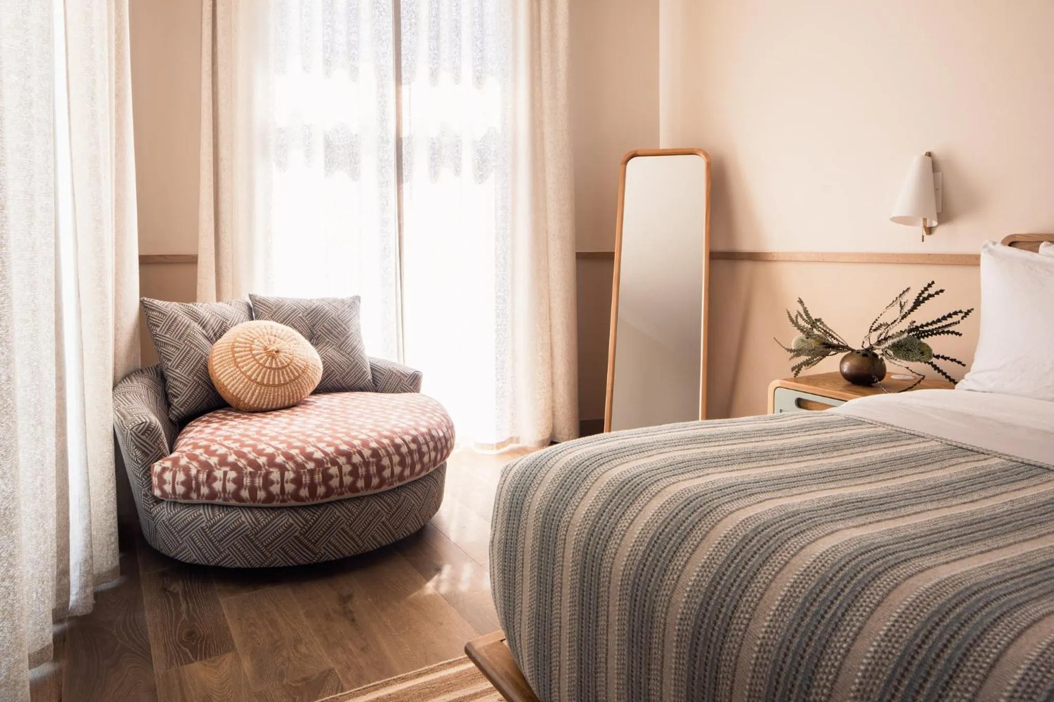 Photo of the whole room, Bed in The Ryder Hotel