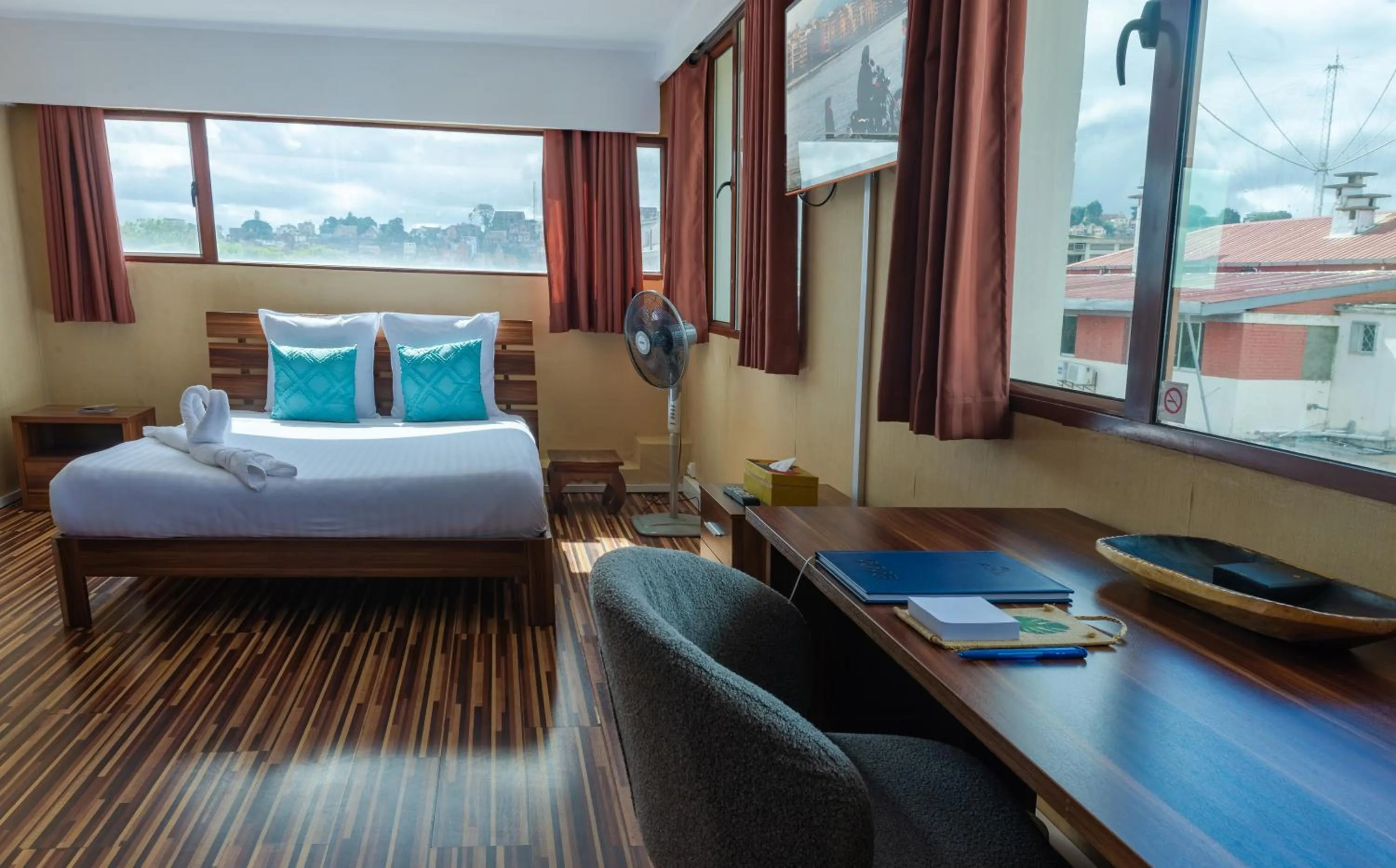 Seating area, Bed in Hotel Le Pousse Pousse