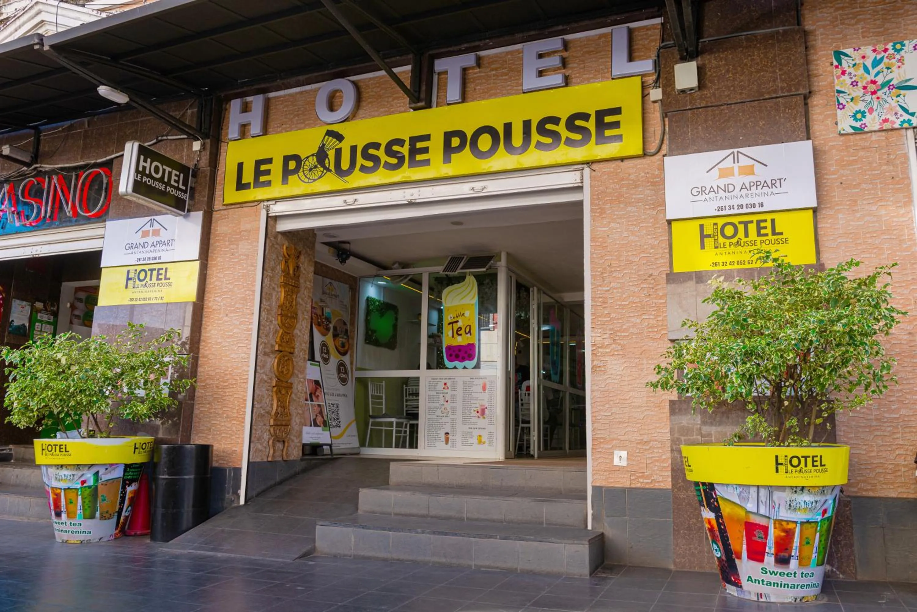 Property building in Hotel Le Pousse Pousse