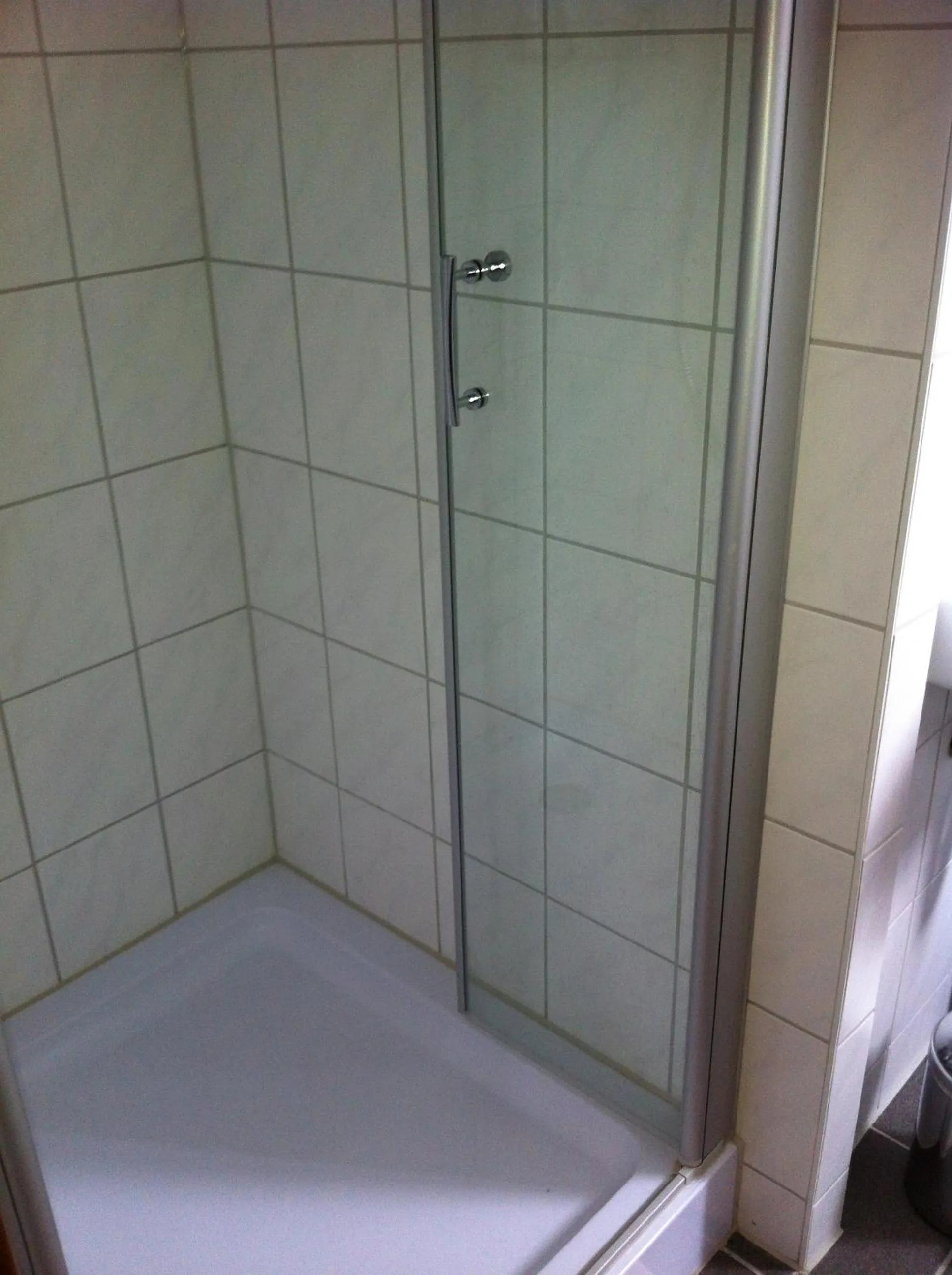 Shower in Hotel Cao