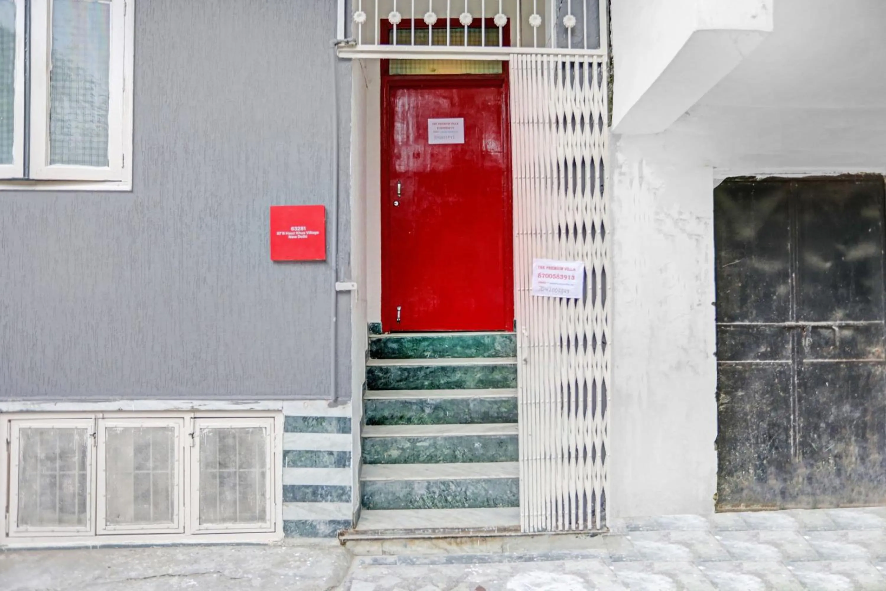 Facade/entrance in Hotel O The Premium Villa