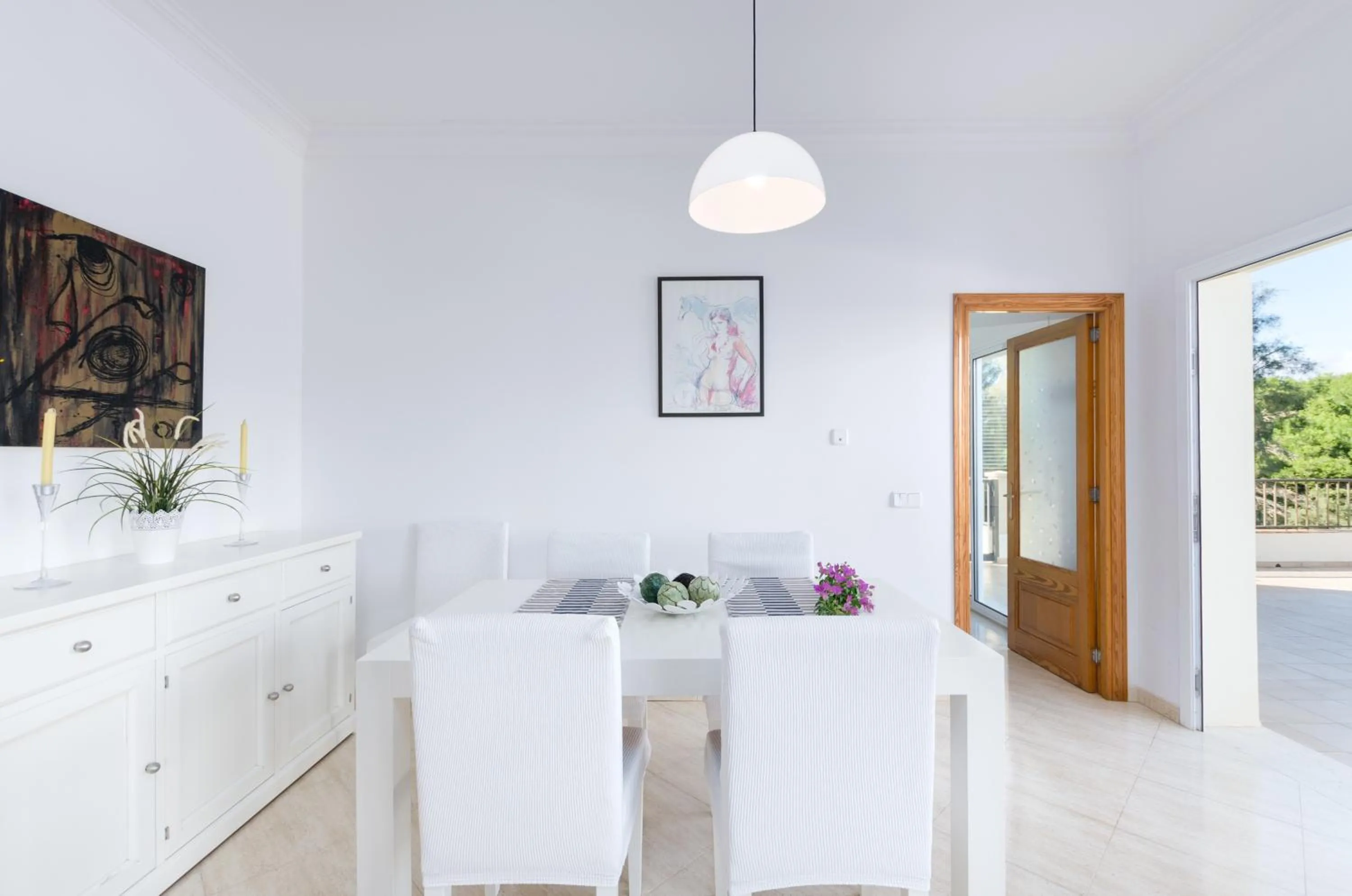 Dining area in Bexan Cala Mandia