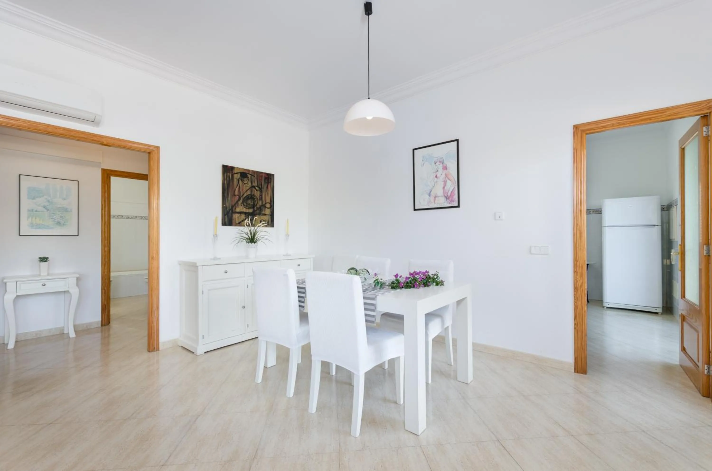 Dining area in Bexan Cala Mandia