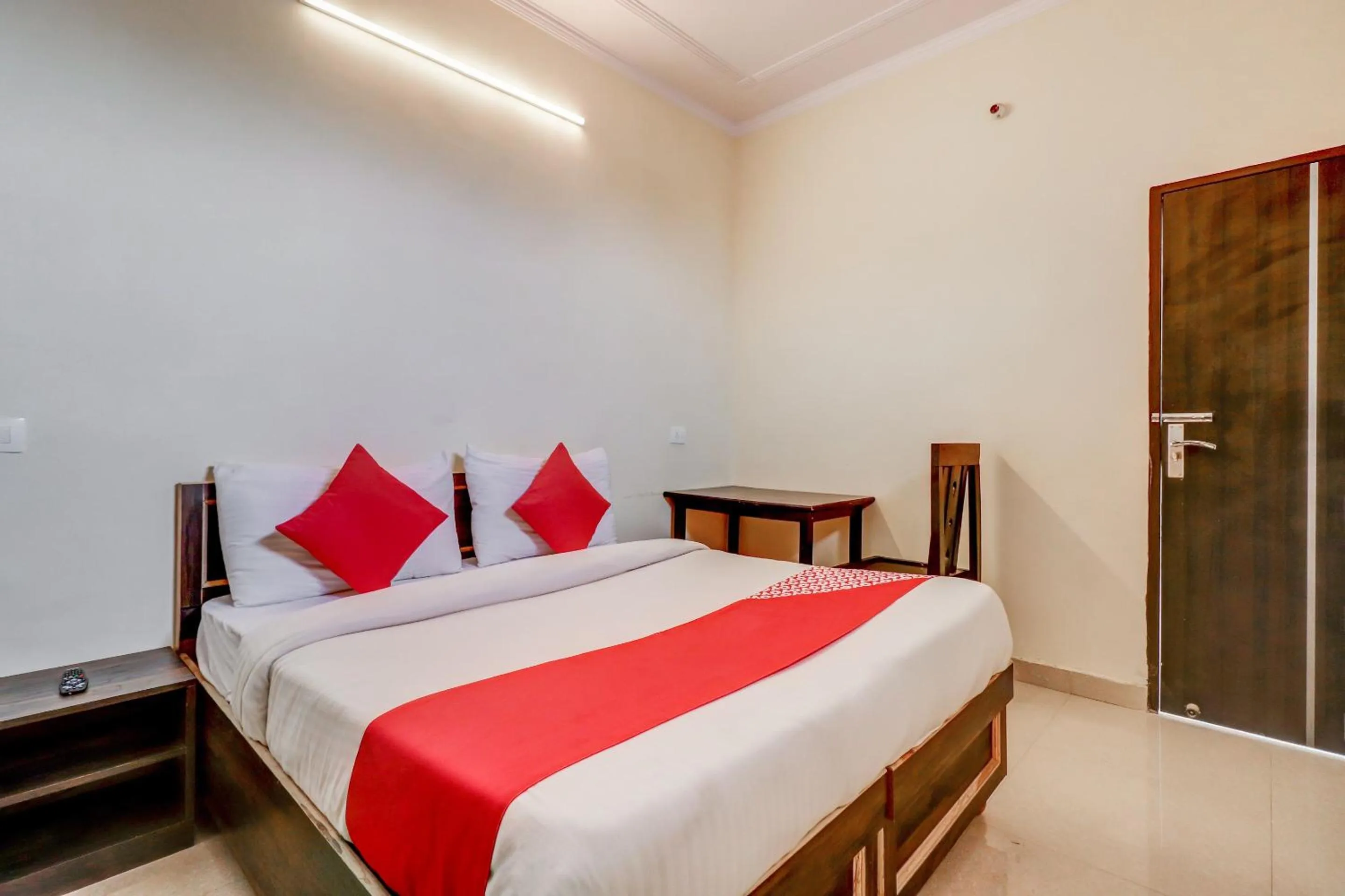 Bedroom in Hotel O Sapphire Near Omaxe Gurgaon Mall
