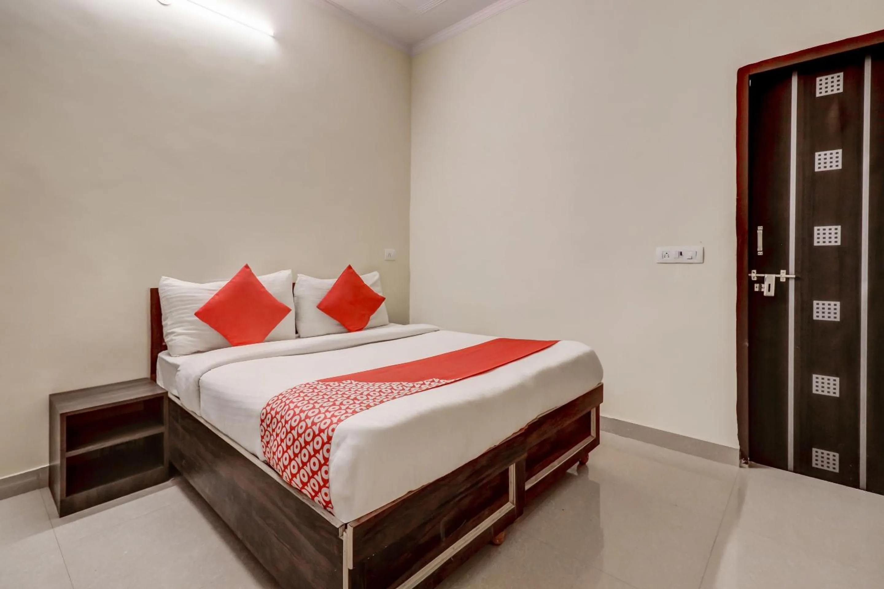 Bedroom in Hotel O Sapphire Near Omaxe Gurgaon Mall