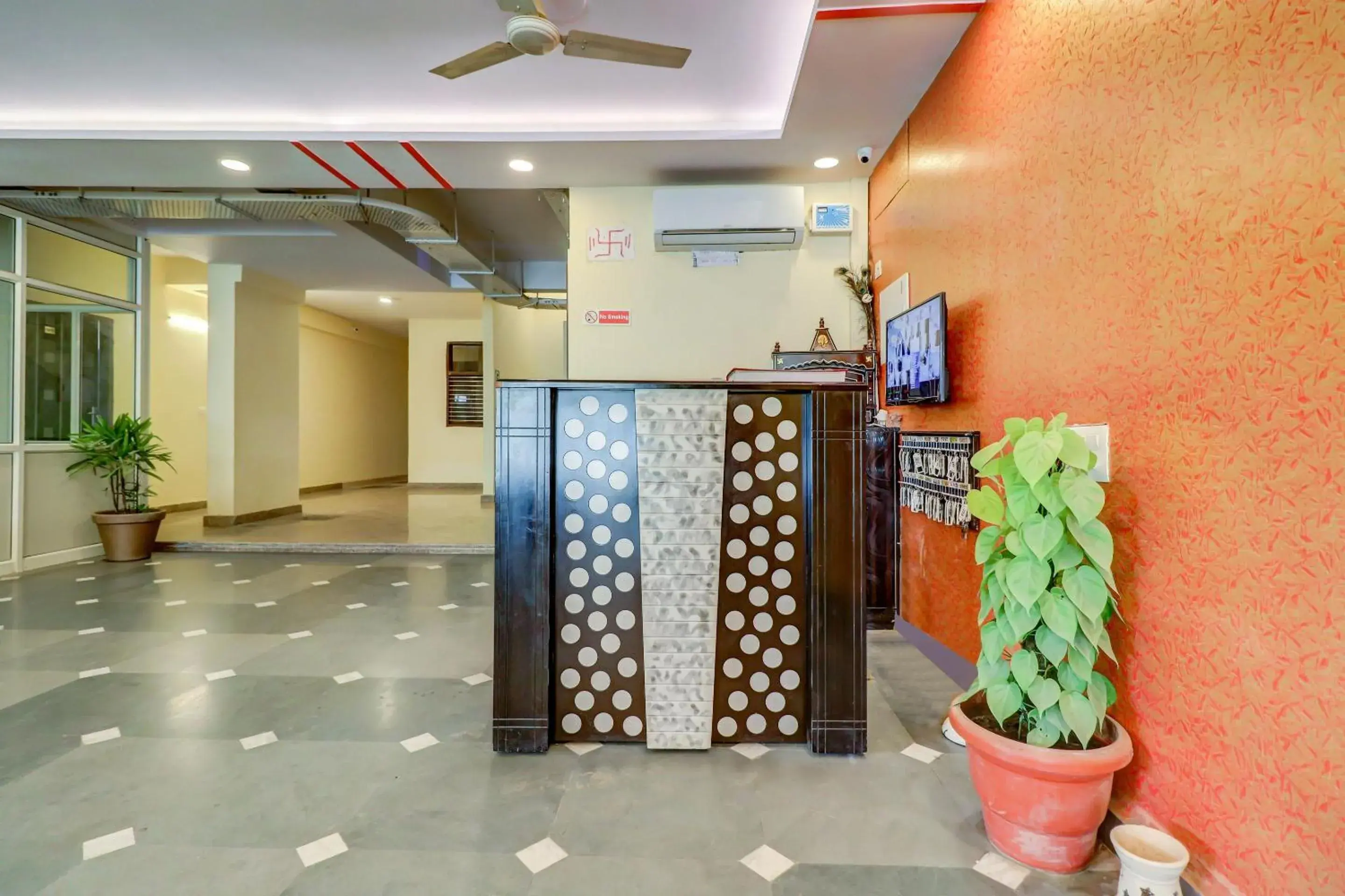 Lobby or reception in Hotel O Sapphire Near Omaxe Gurgaon Mall Lobby or reception in Hotel O Sapphire Near Omaxe Gurgaon Mall