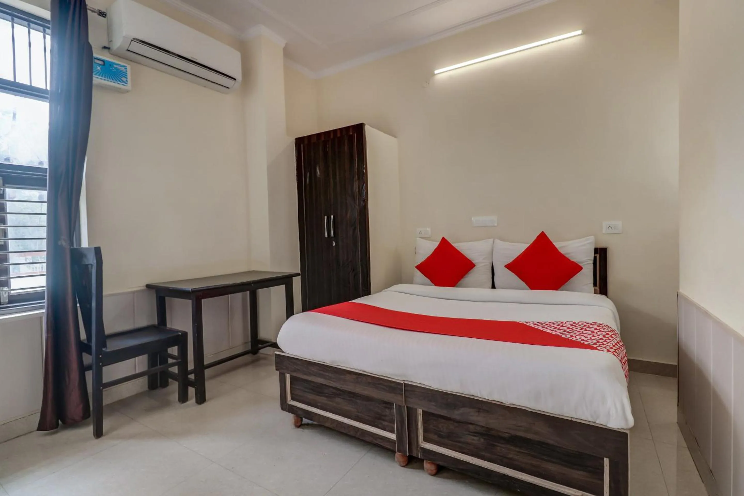 Bedroom in Hotel O Sapphire Near Omaxe Gurgaon Mall