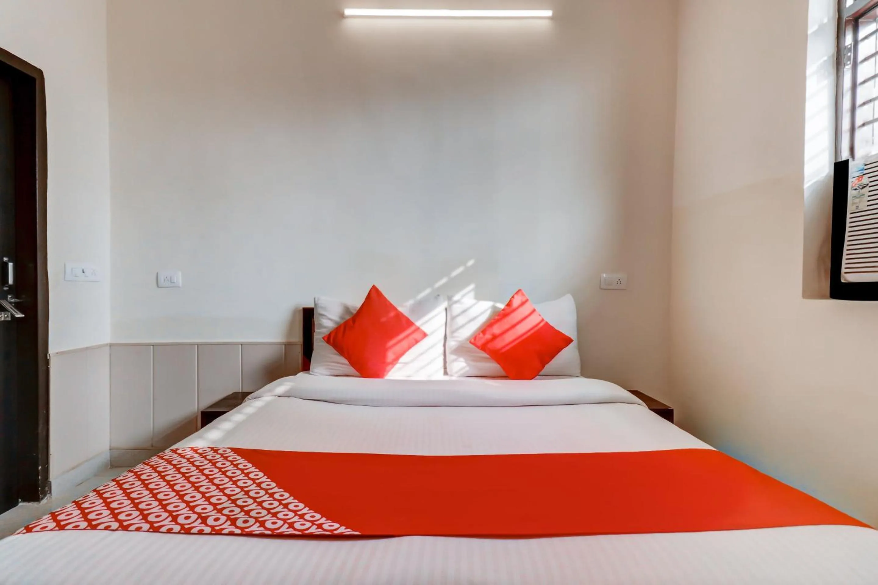 Bedroom in Hotel O Sapphire Near Omaxe Gurgaon Mall