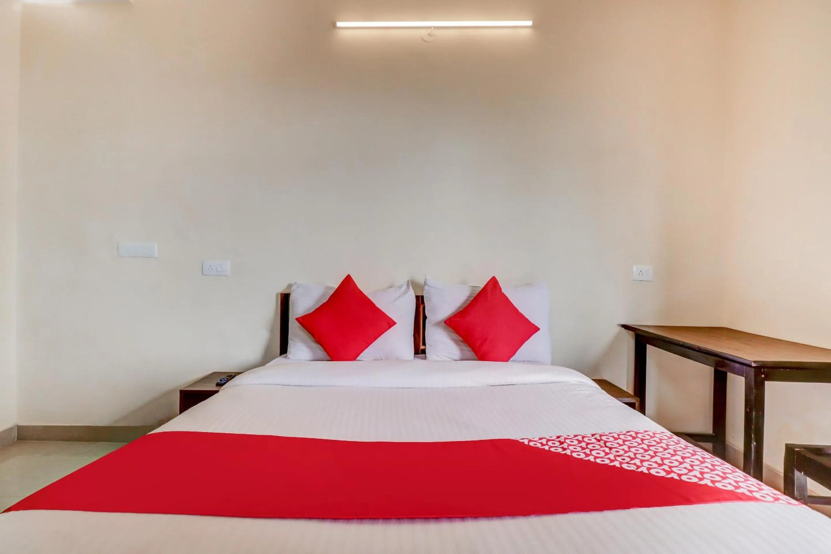 Bedroom in Hotel O Sapphire Near Omaxe Gurgaon Mall