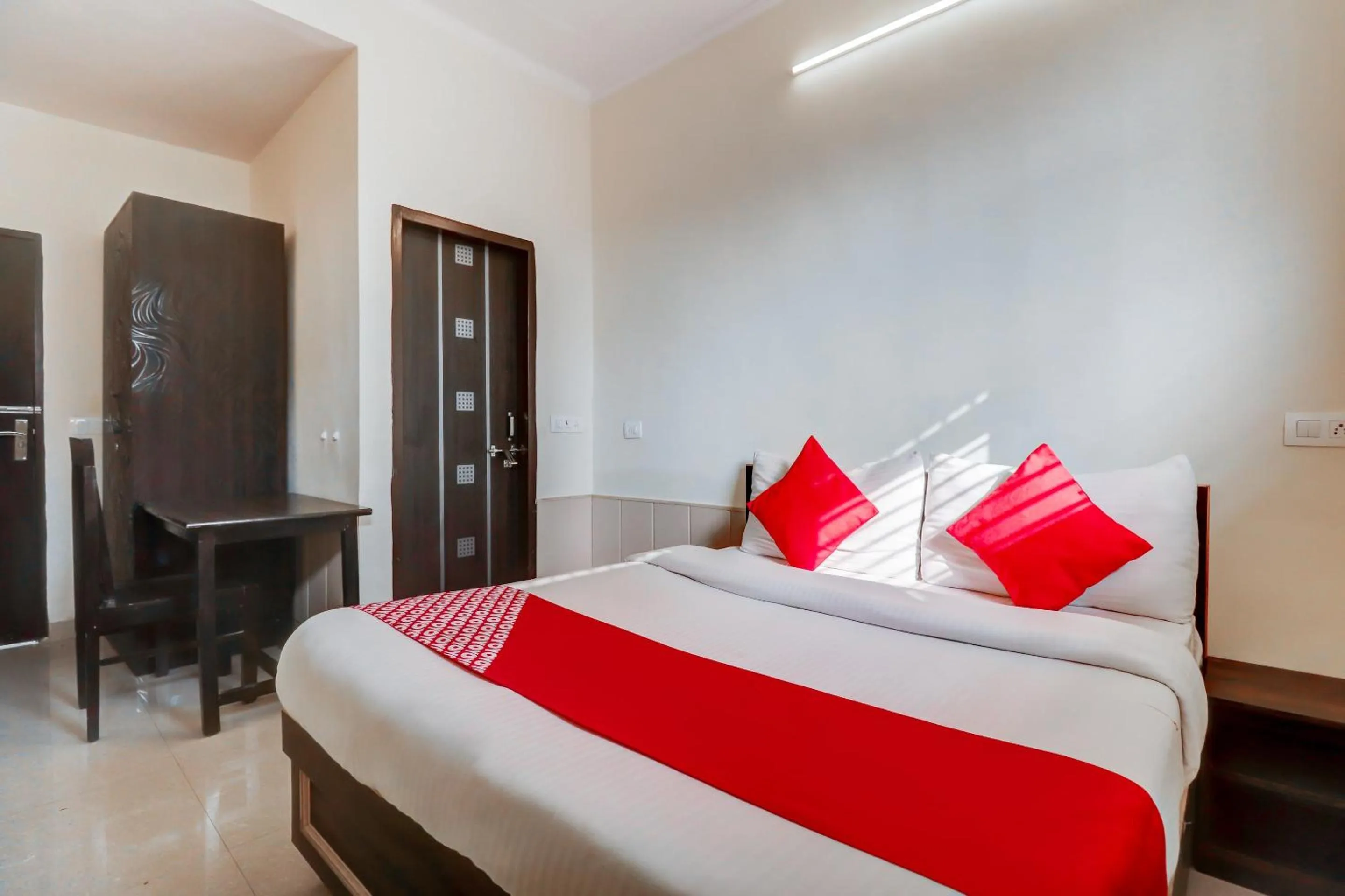 Bedroom in Hotel O Sapphire Near Omaxe Gurgaon Mall