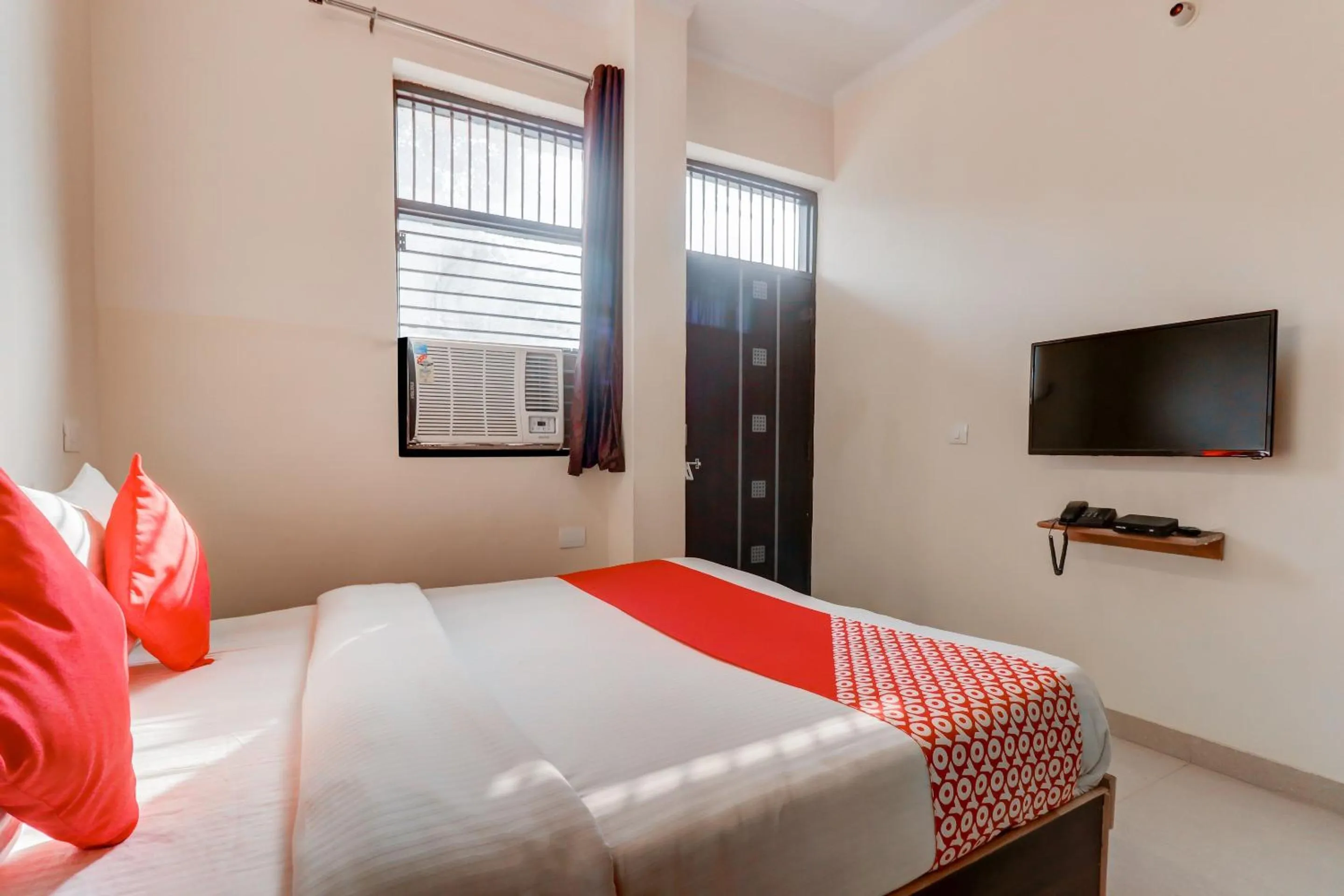 Bedroom in Hotel O Sapphire Near Omaxe Gurgaon Mall