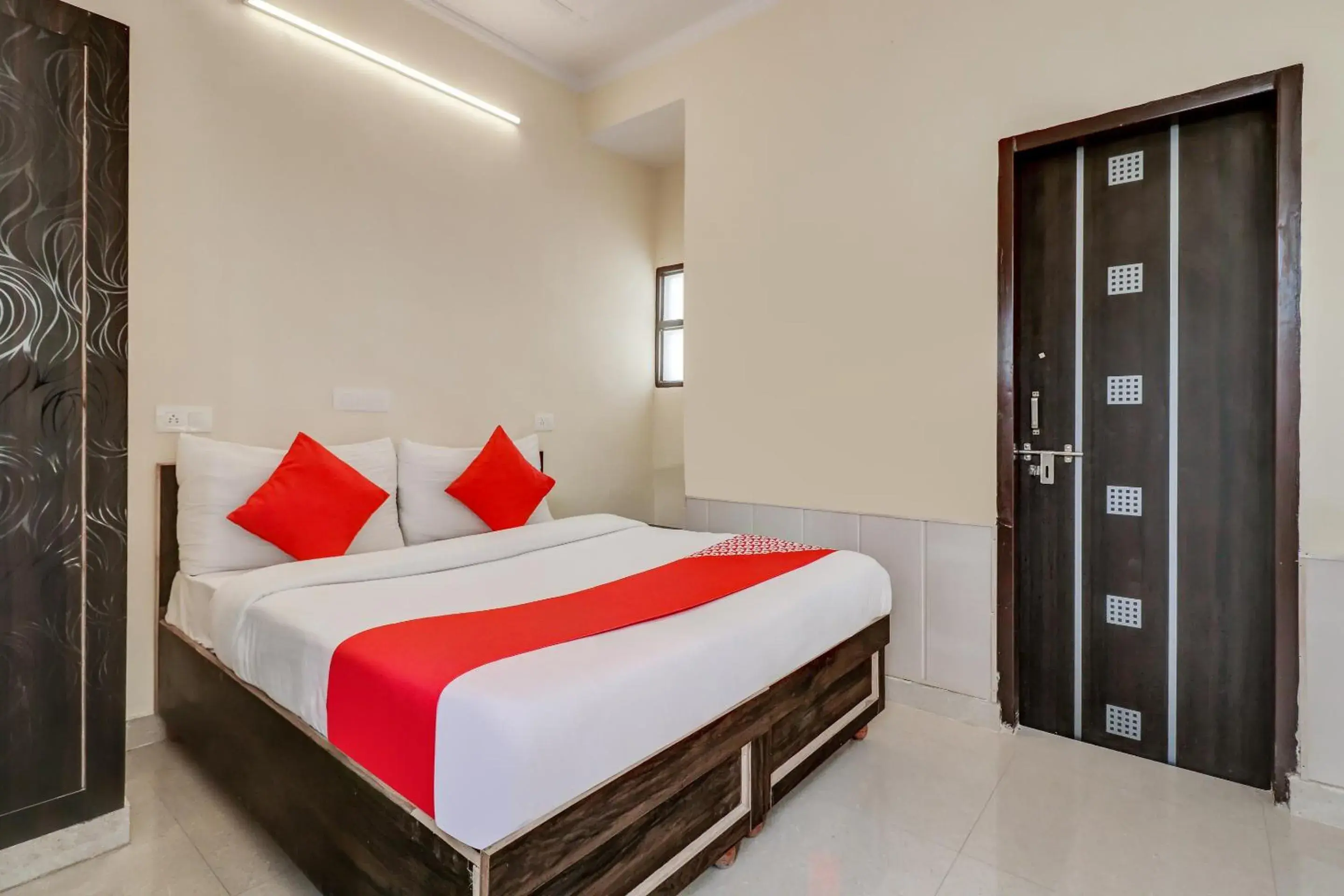 Bedroom, Bed in Hotel O Sapphire Near Omaxe Gurgaon Mall Bedroom, Bed in Hotel O Sapphire Near Omaxe Gurgaon Mall