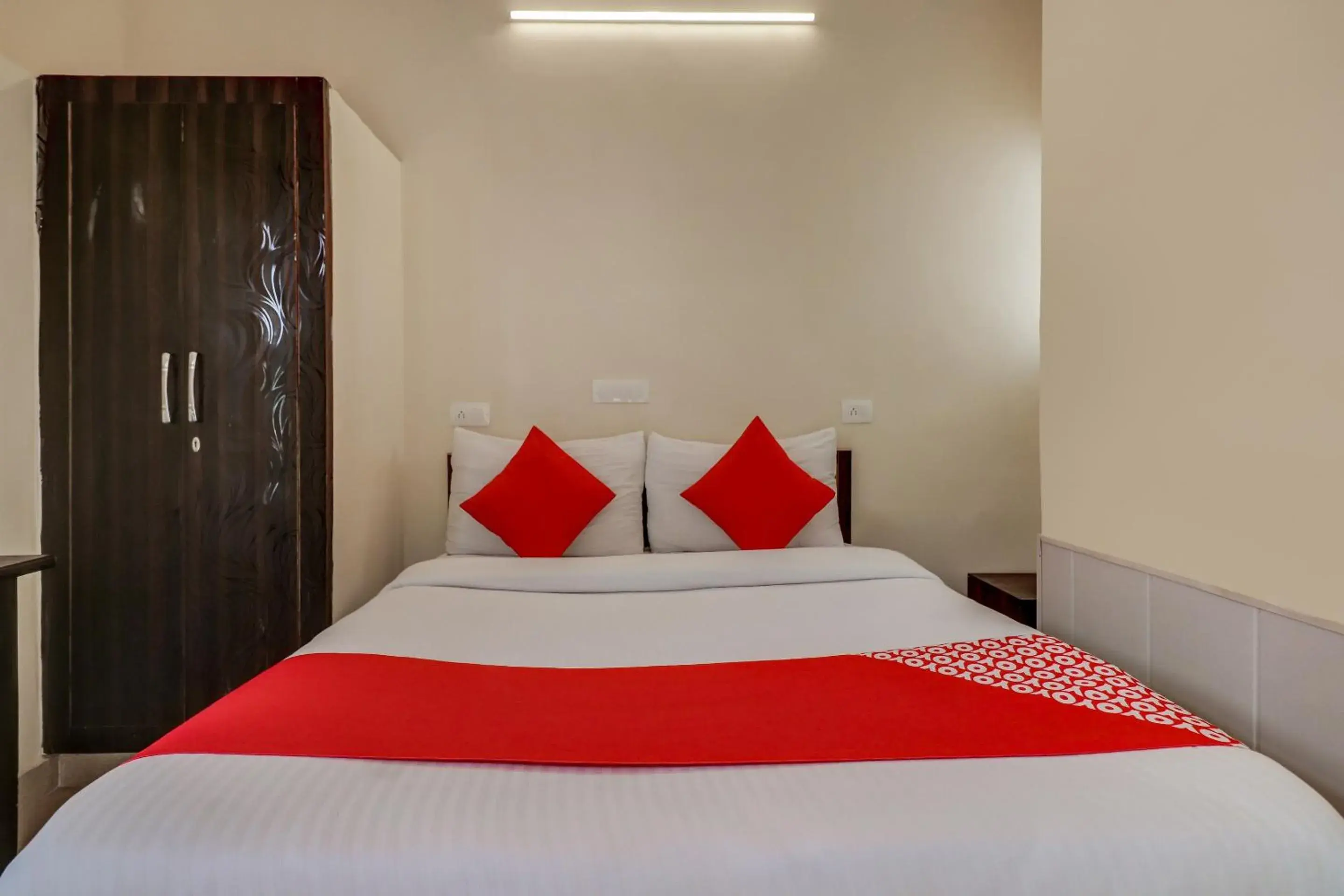 Bedroom, Bed in Hotel O Sapphire Near Omaxe Gurgaon Mall Bedroom, Bed in Hotel O Sapphire Near Omaxe Gurgaon Mall