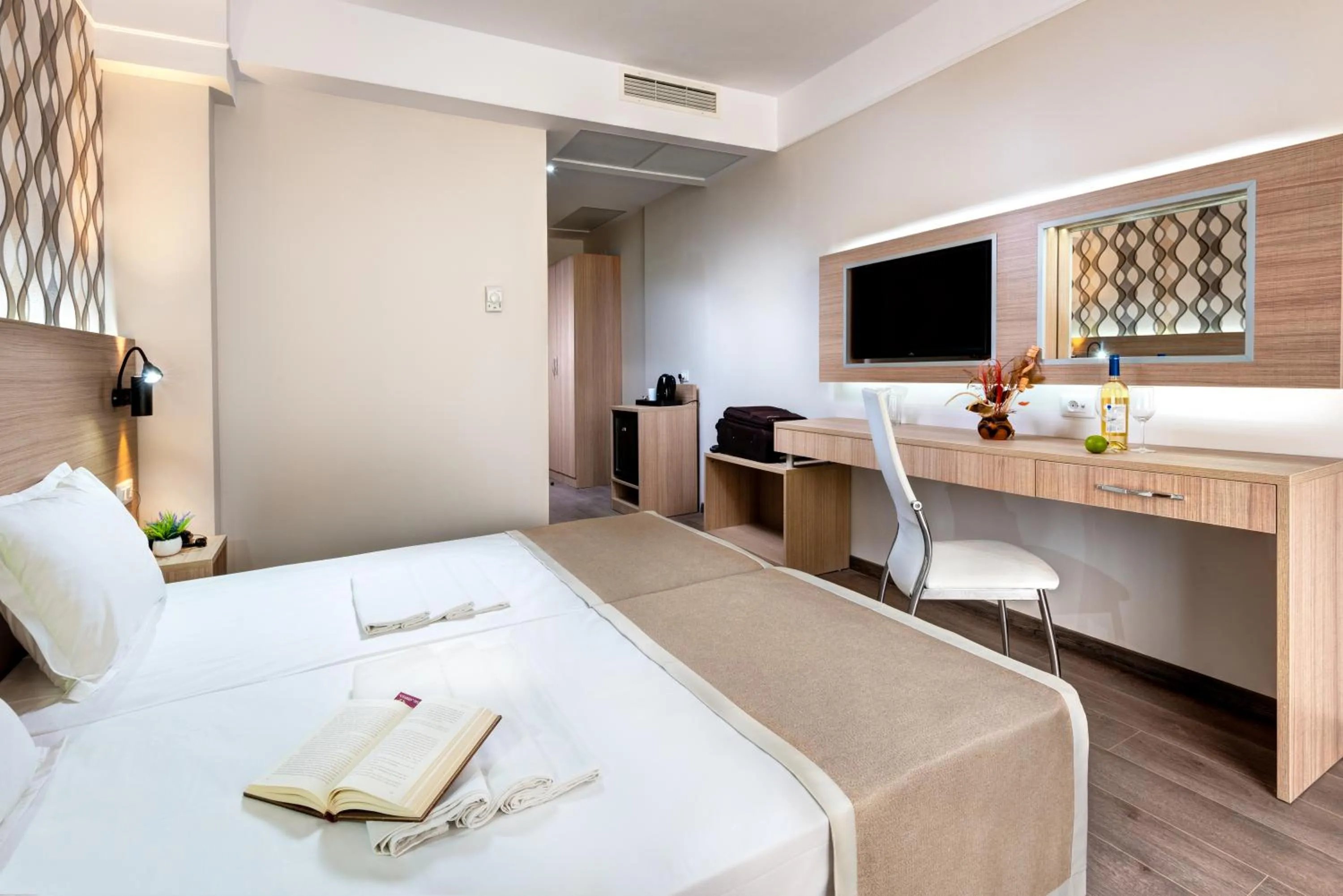 TV and multimedia, Bed in Maria Palace Hotel - All Inclusive