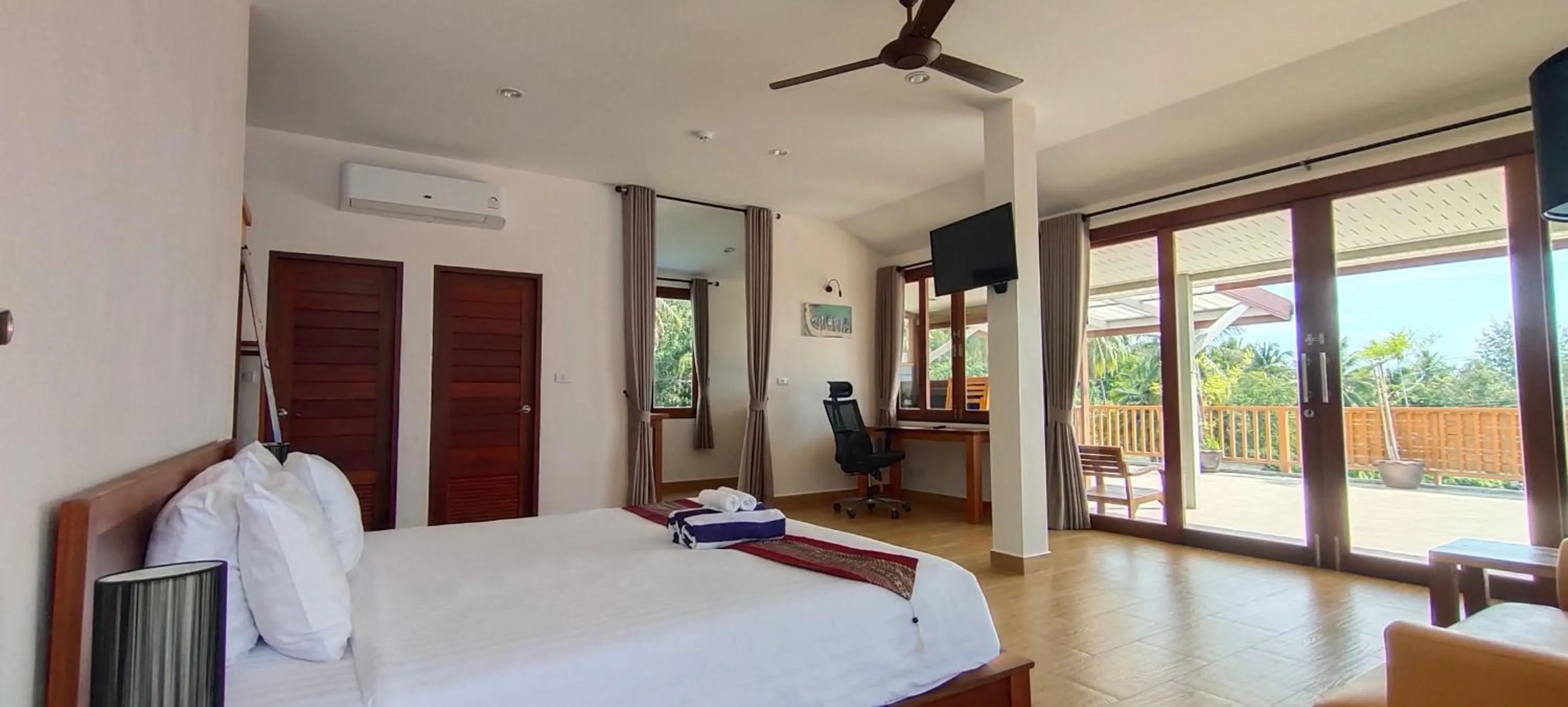 Bed in Le Grand Bleu Hotel