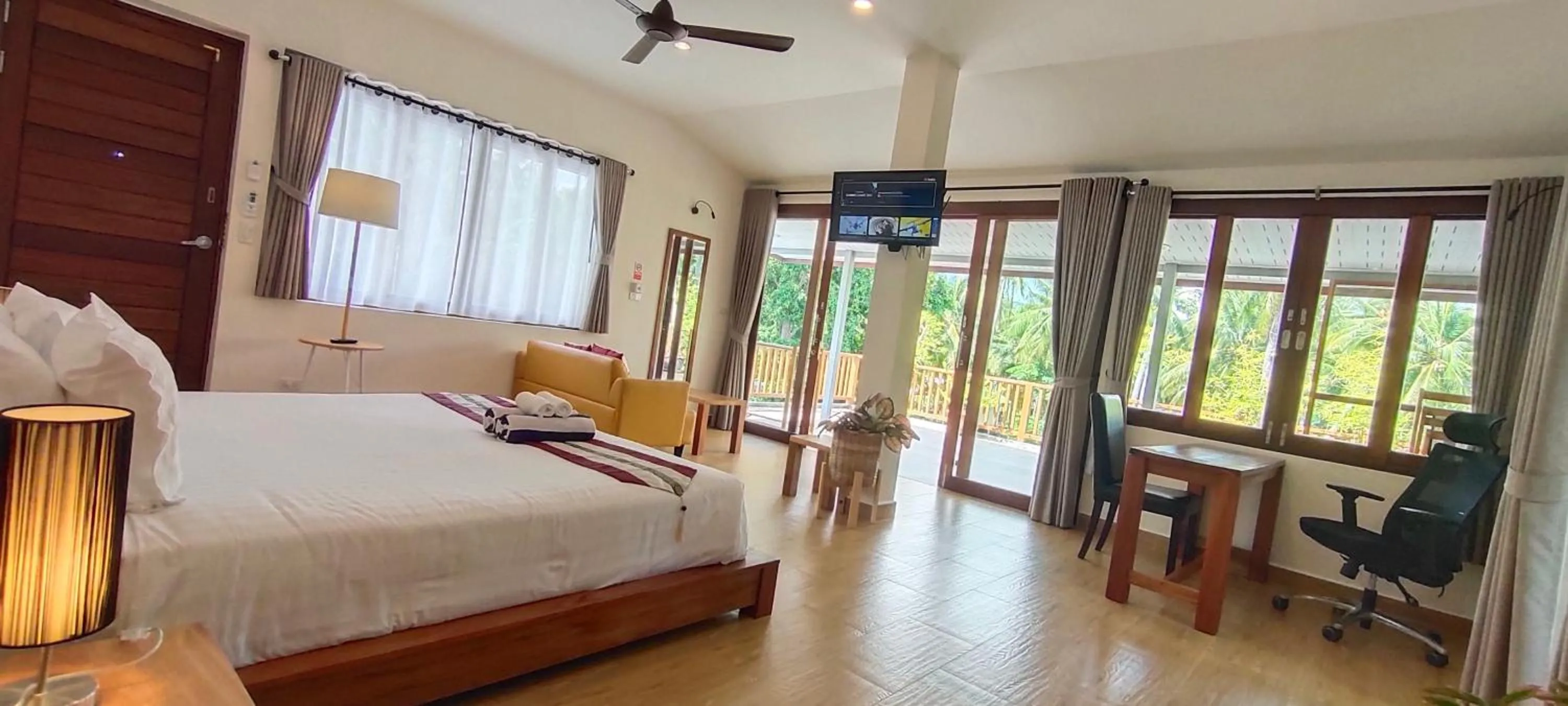 Bed in Le Grand Bleu Hotel