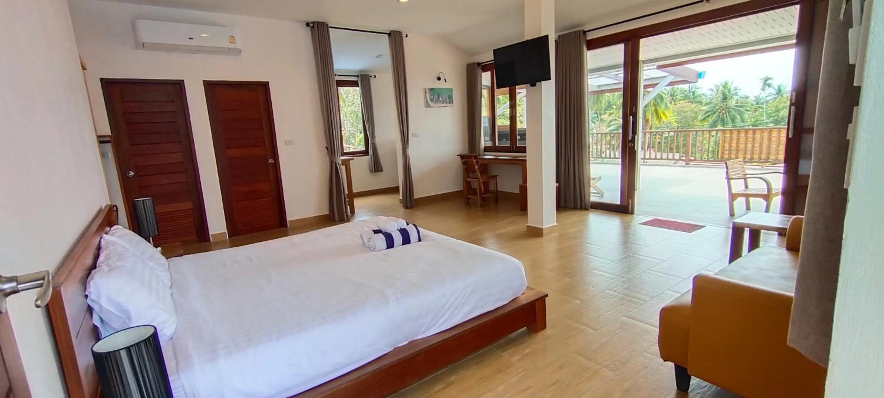 Bed in Le Grand Bleu Hotel