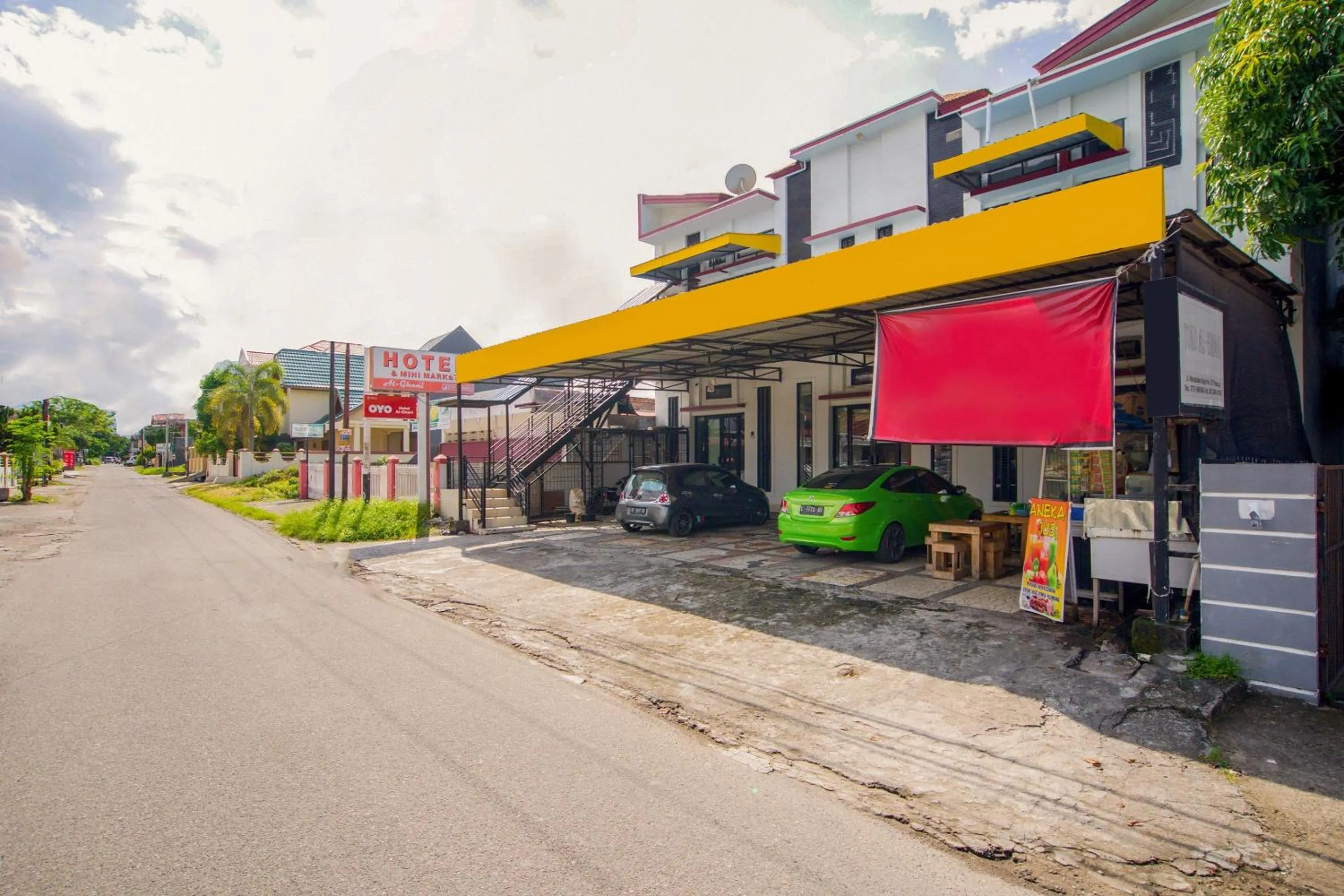 Facade/entrance in Hotel O Al-ghani 2 Syariah