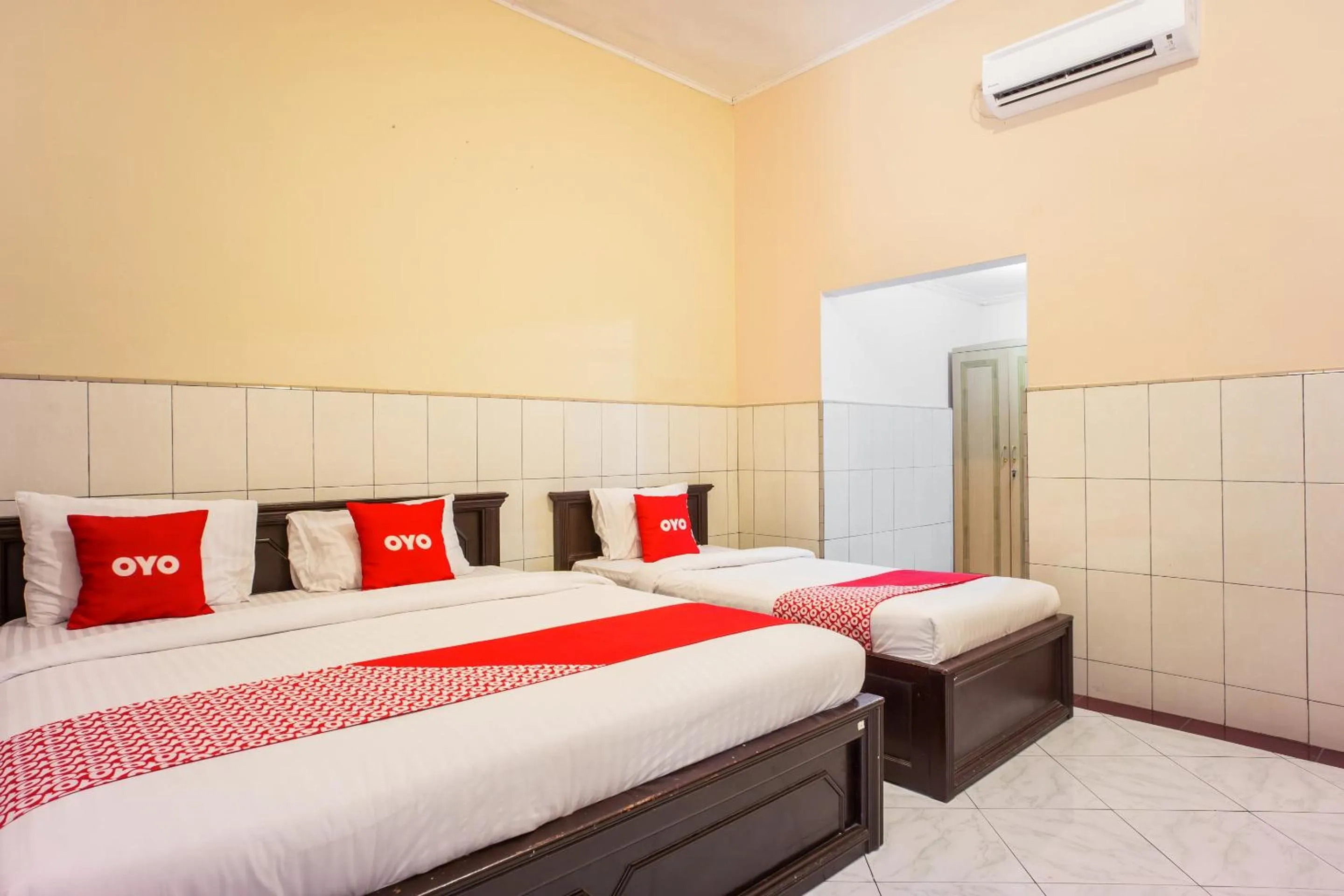 Bedroom, Bed in OYO 2180 Vina Vira Hotel