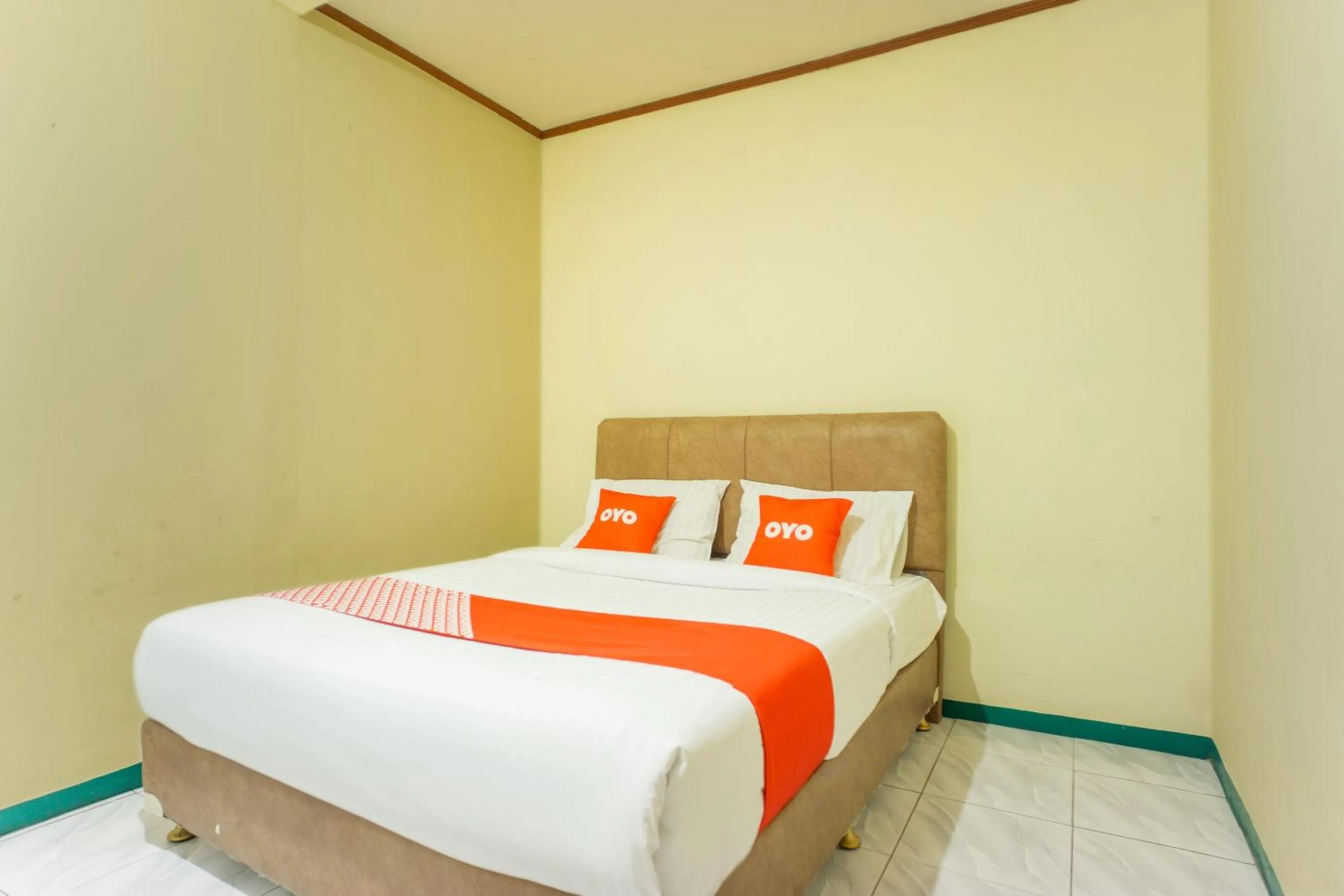 Bedroom, Bed in OYO 2180 Vina Vira Hotel