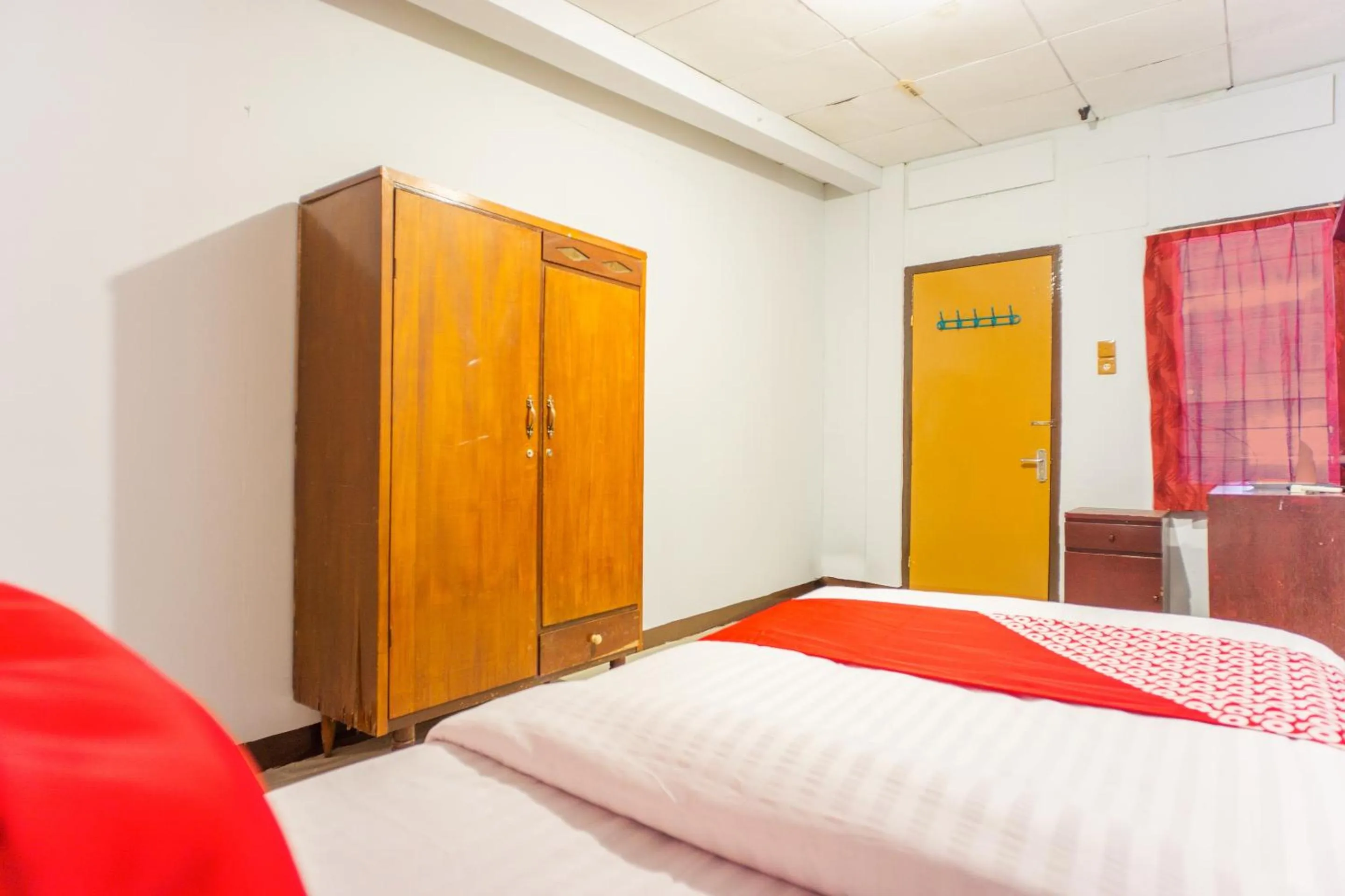 Bedroom, Bed in OYO 2180 Vina Vira Hotel