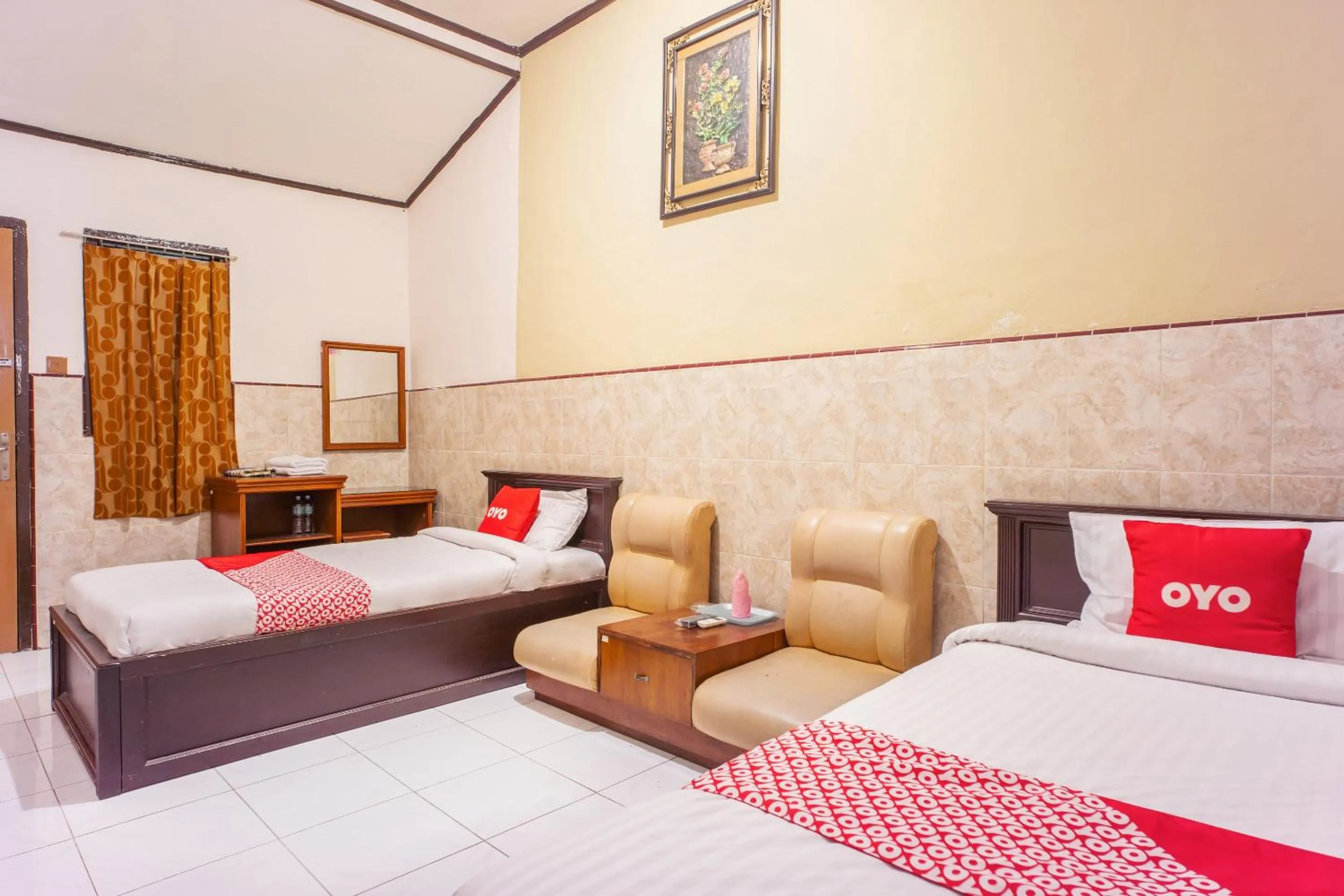 Bedroom, Bed in OYO 2180 Vina Vira Hotel