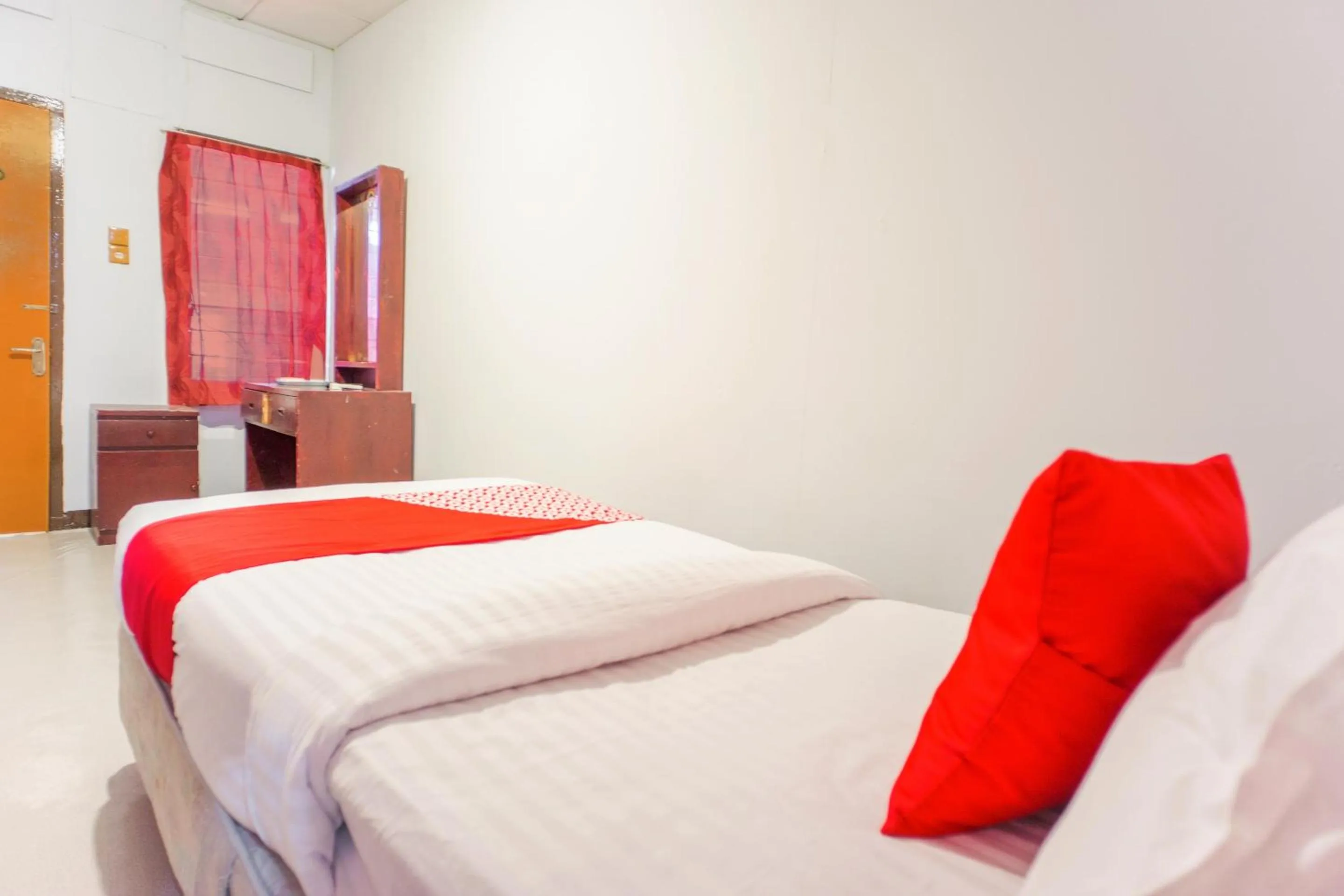 Bedroom, Bed in OYO 2180 Vina Vira Hotel