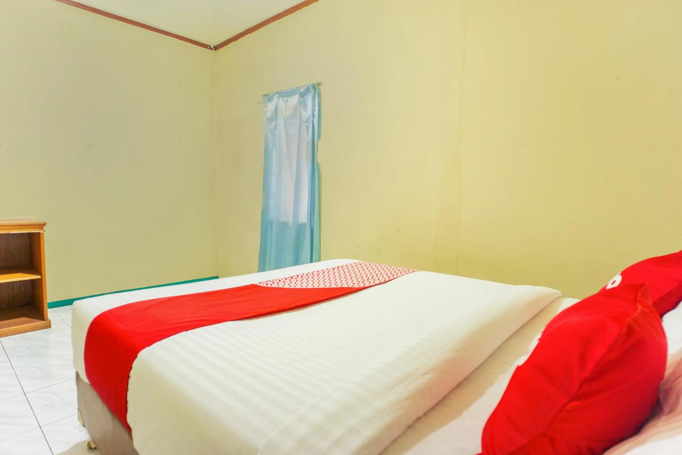 Bedroom, Bed in OYO 2180 Vina Vira Hotel