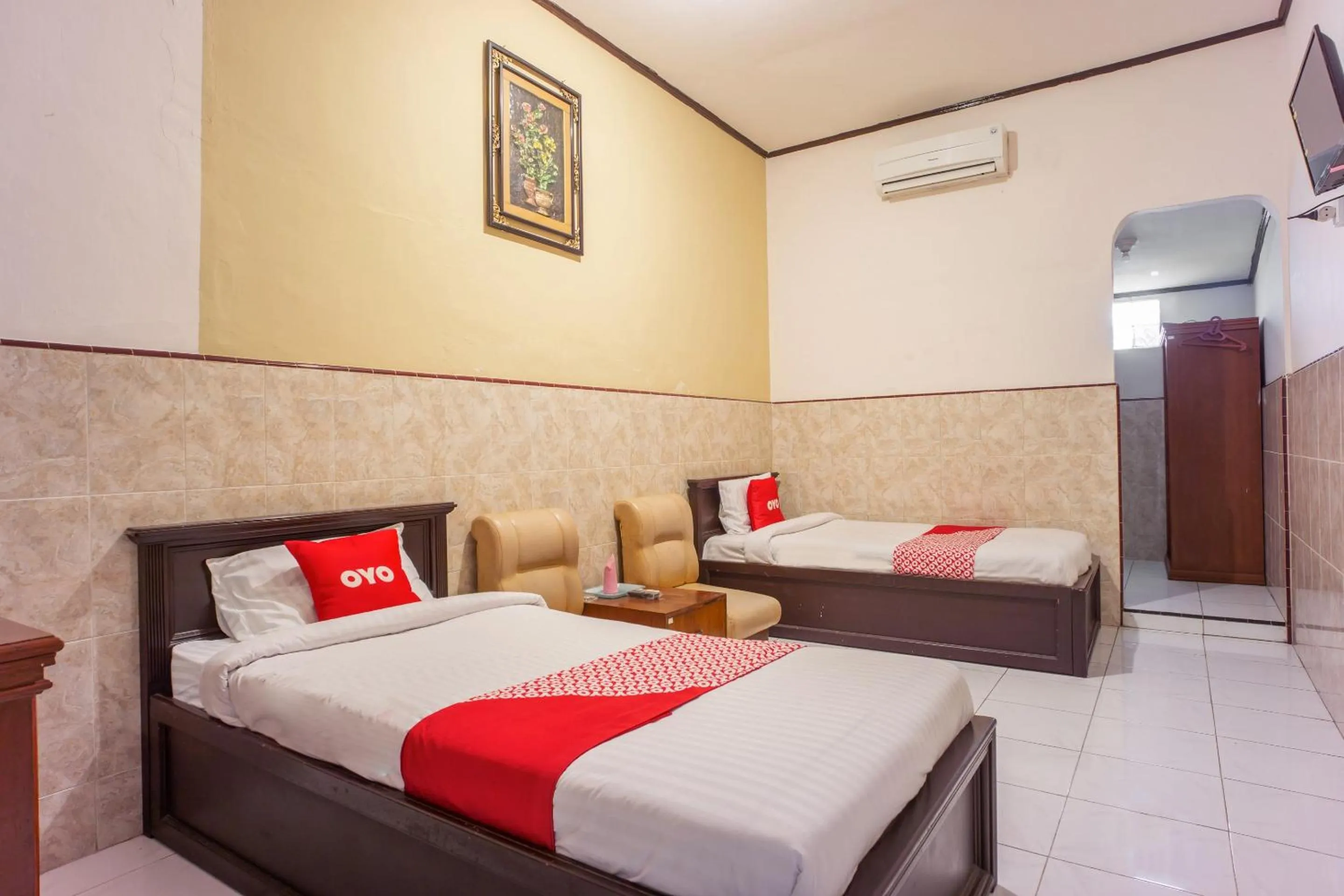 Bedroom, Bed in OYO 2180 Vina Vira Hotel