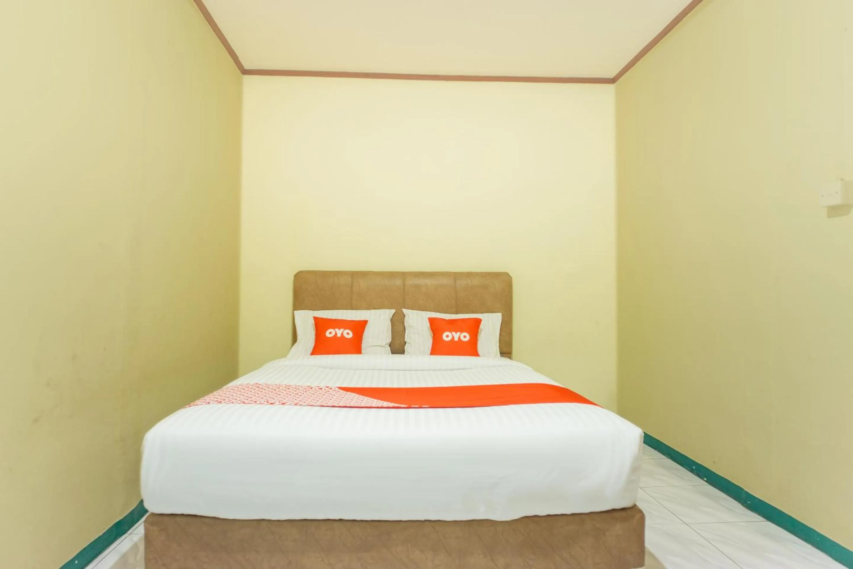 Bedroom, Bed in OYO 2180 Vina Vira Hotel