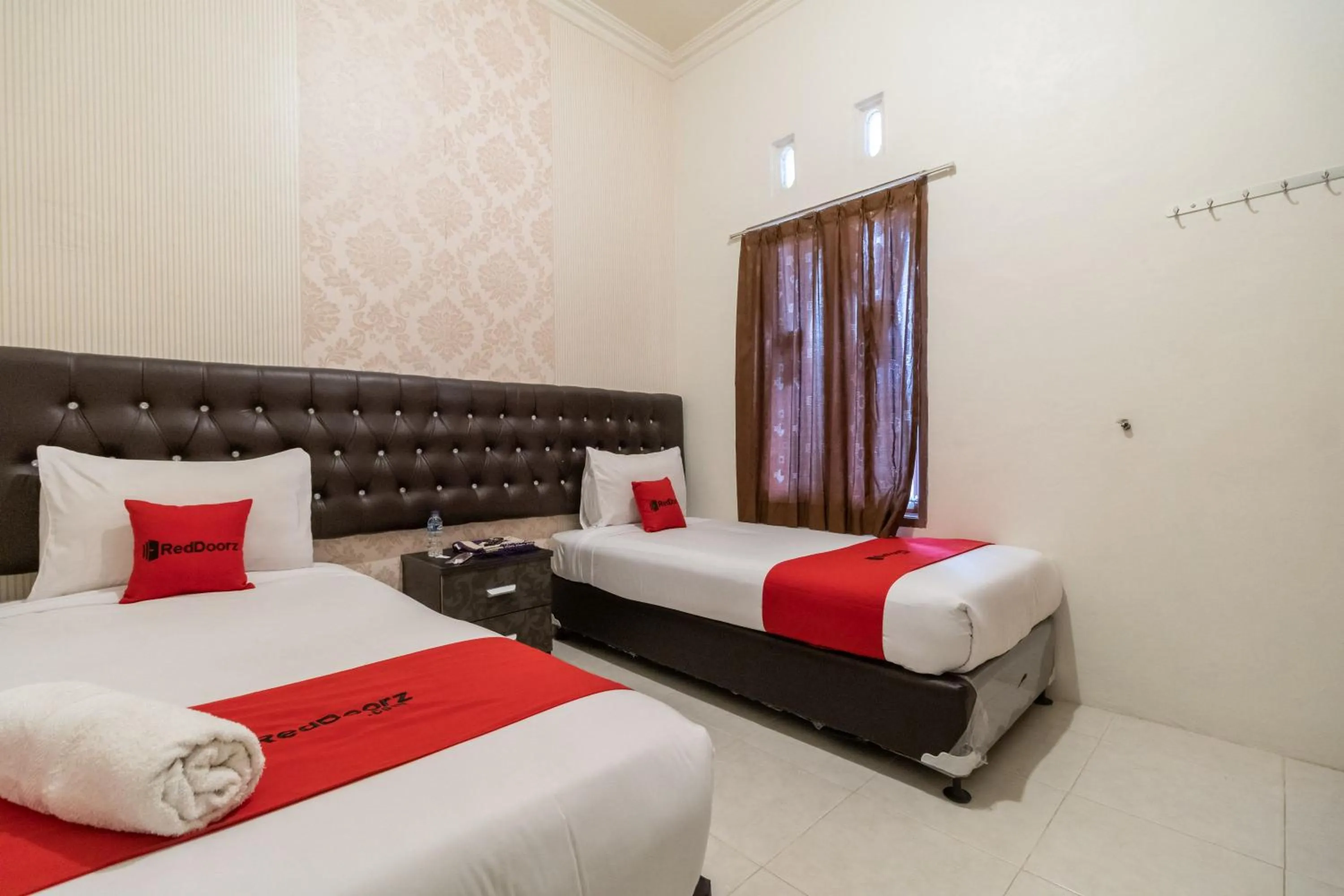 Bedroom, Bed in RedDoorz Syariah at D'Ostha Residence