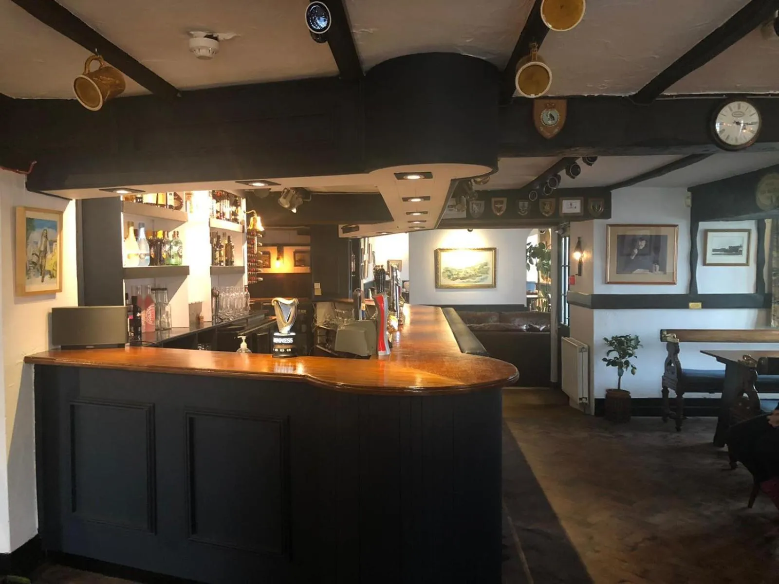 Lounge or bar in The Top House Inn